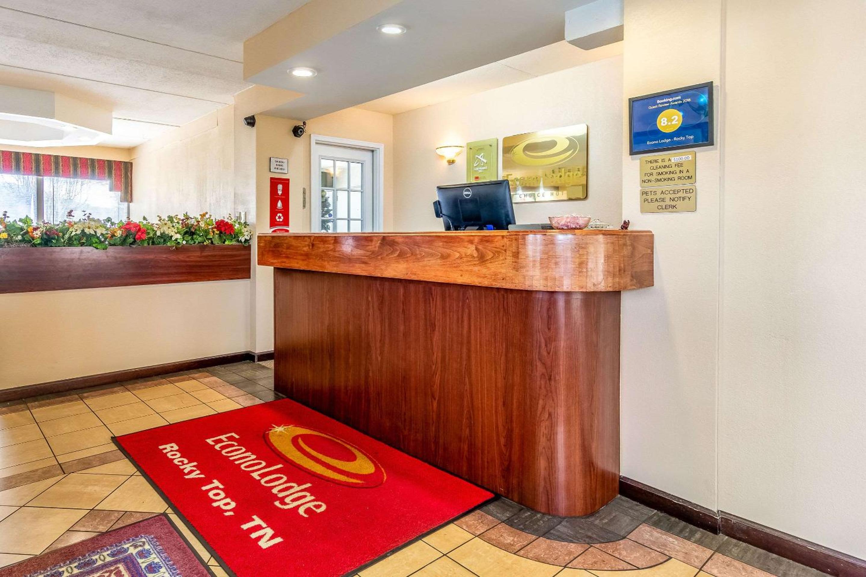 Econo Lodge Rocky Top