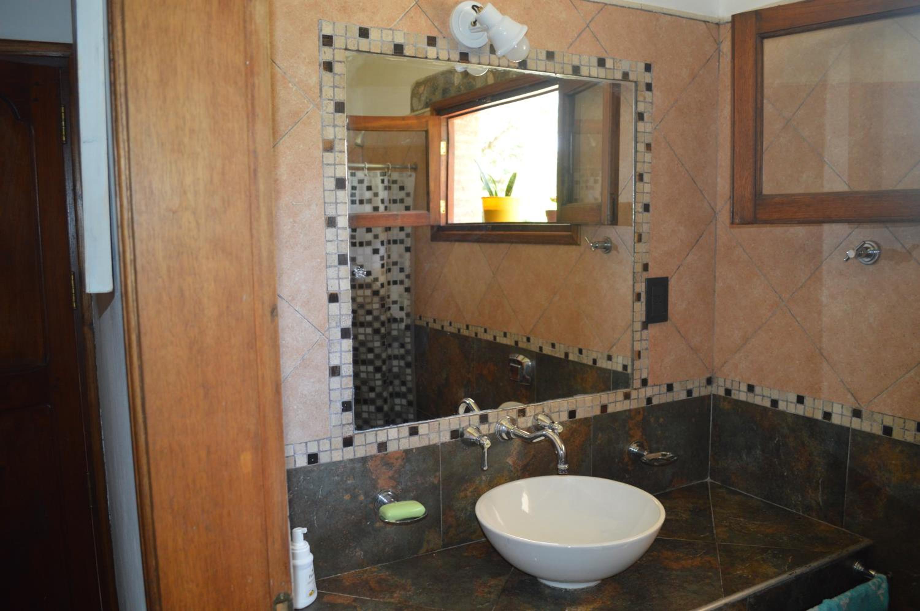 Alojamiento en casa quinta, habitación privada