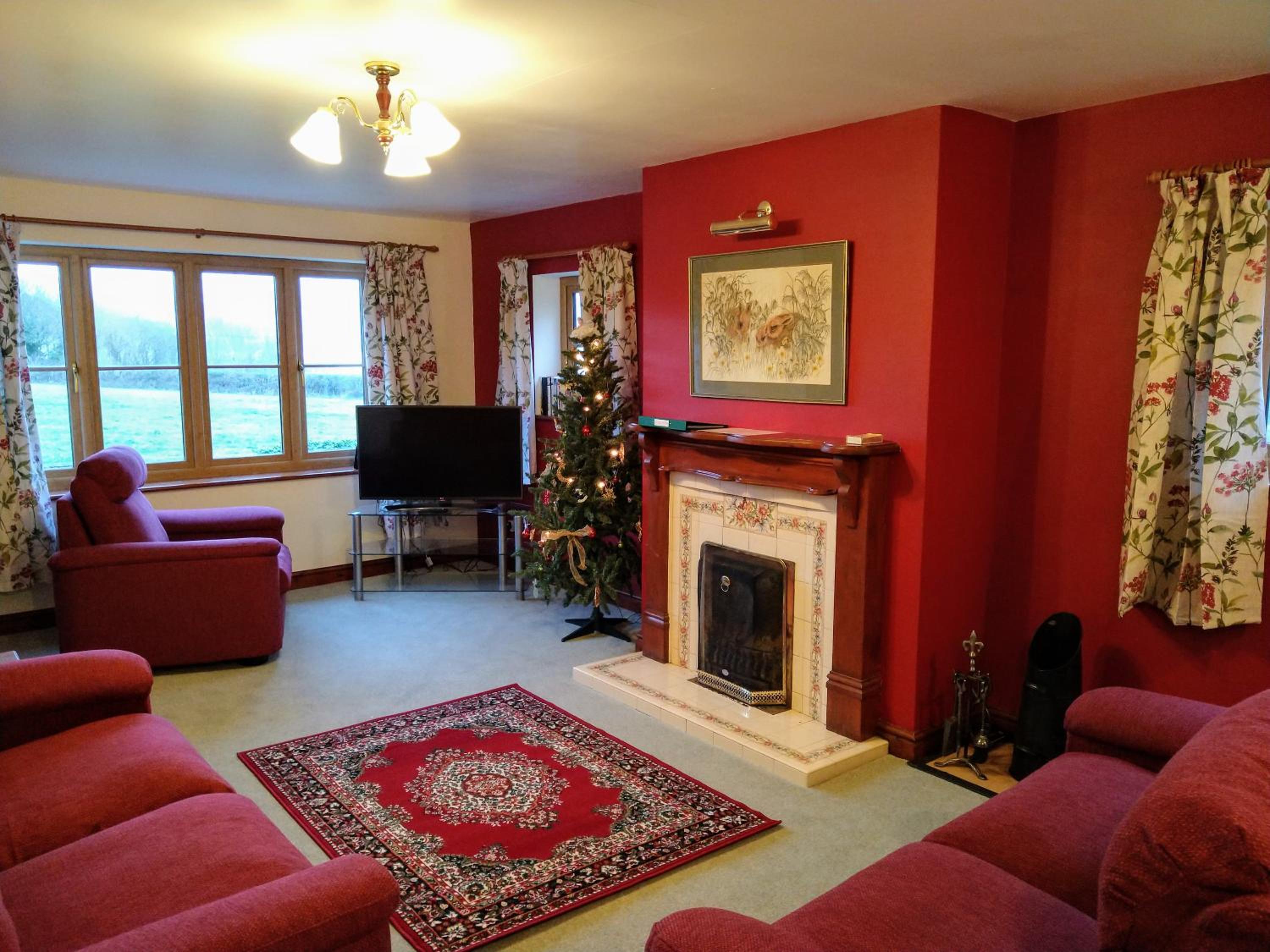 Llinos Cottage view 3