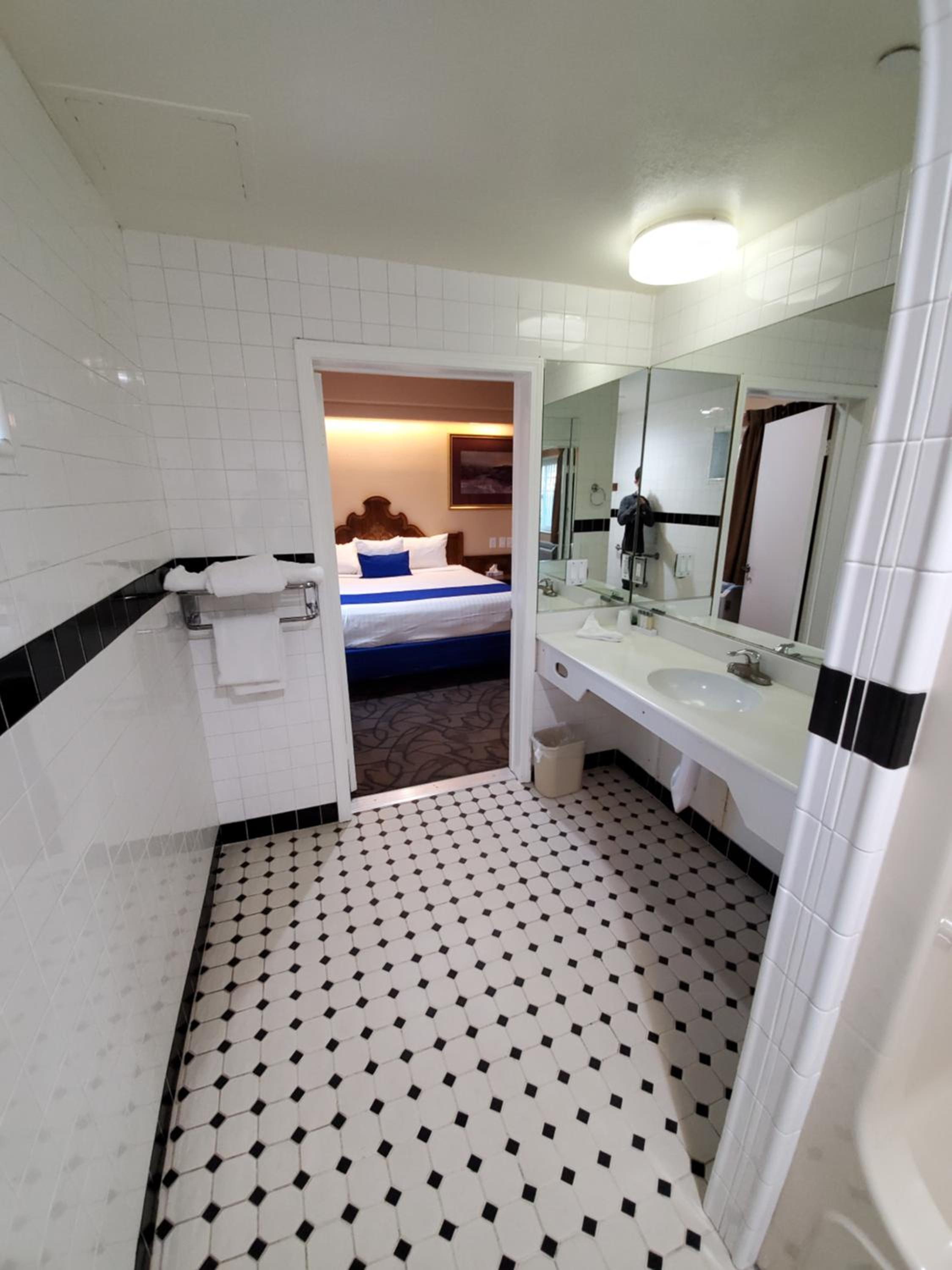 Colony Inn - North Hollywood - Hotel Near Universal Studios