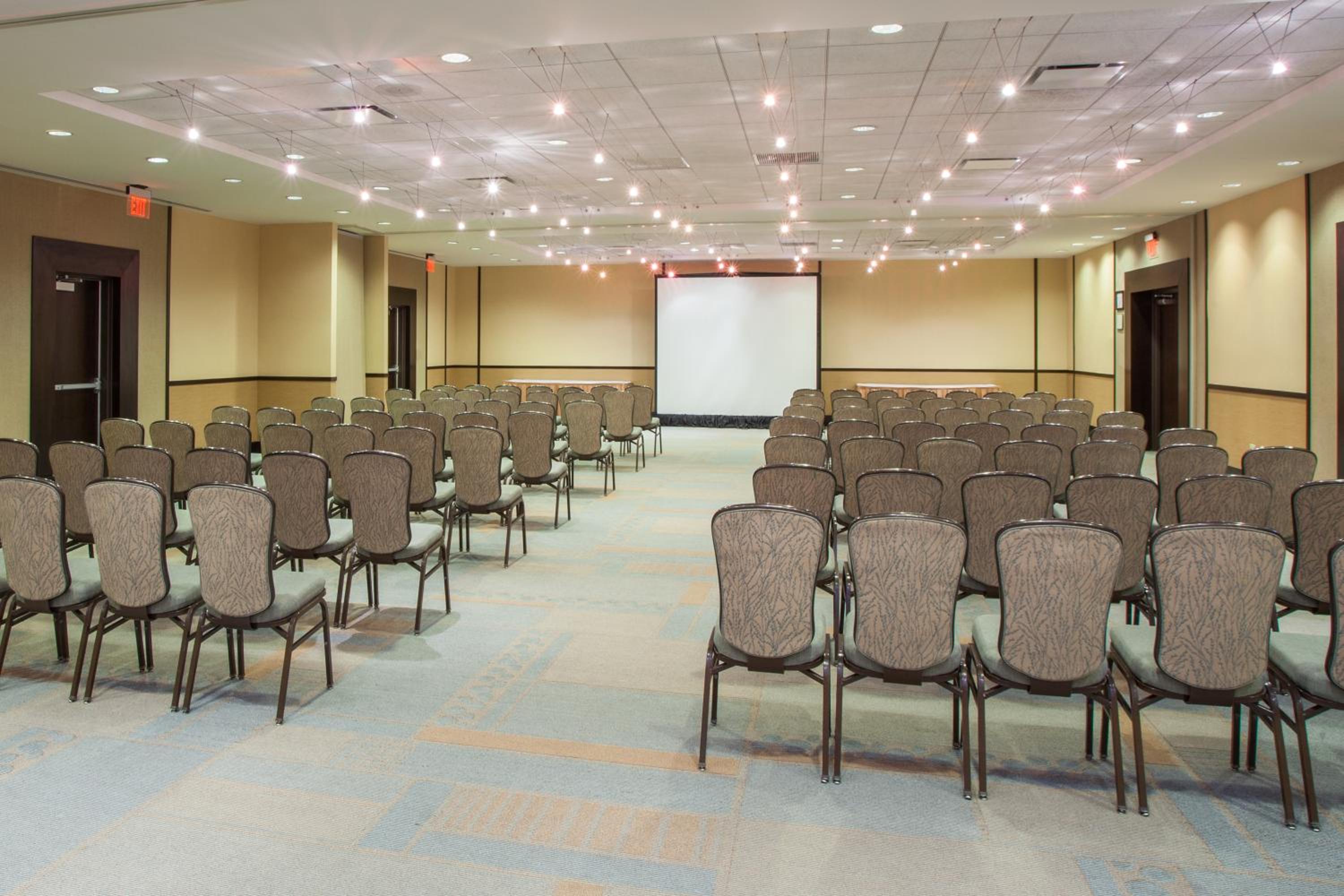 Crowne Plaza Hotel Glen Ellyn/Lombard by IHG - Image 2