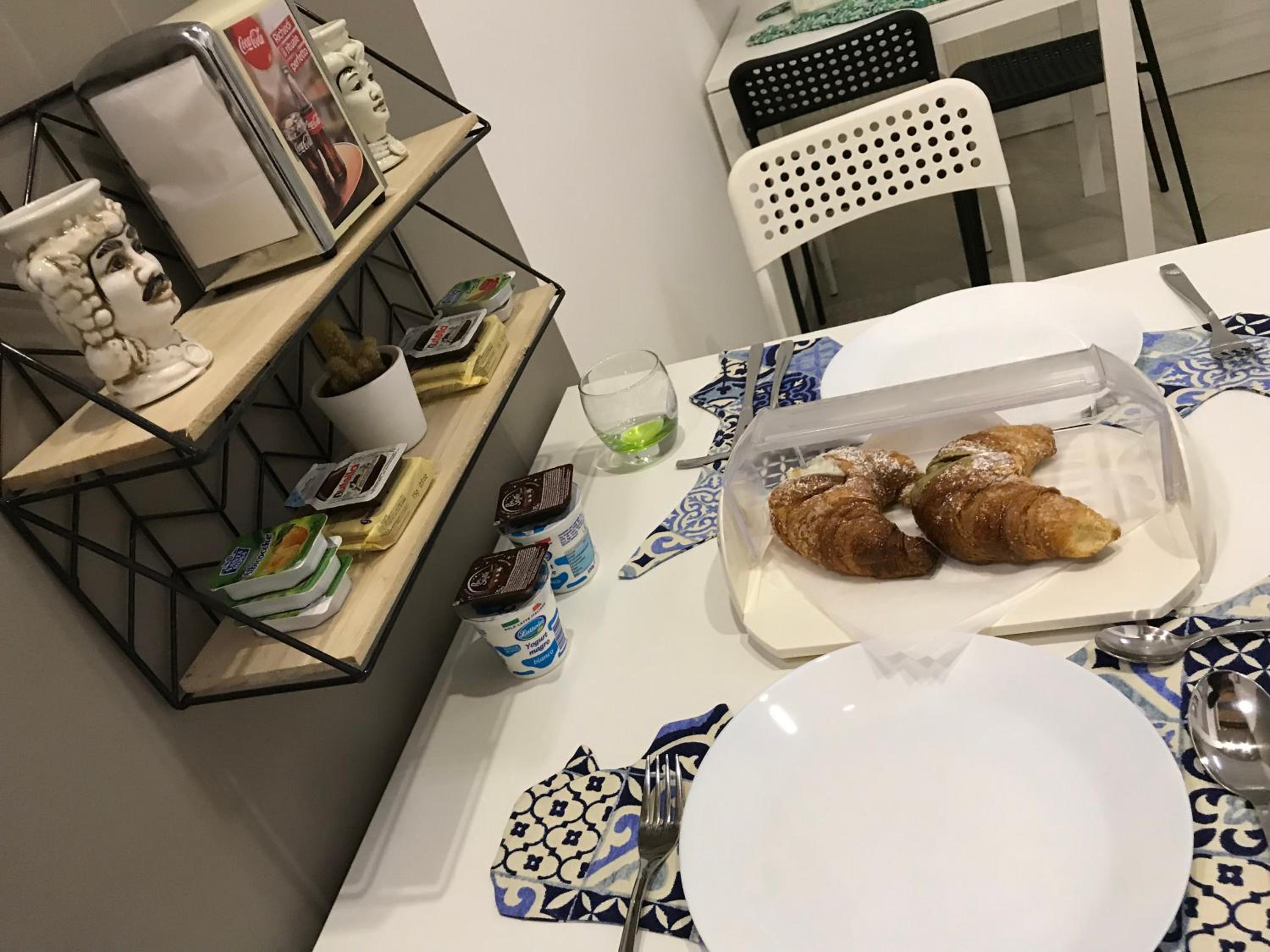 centruMassimo b&b en Palermo — dining