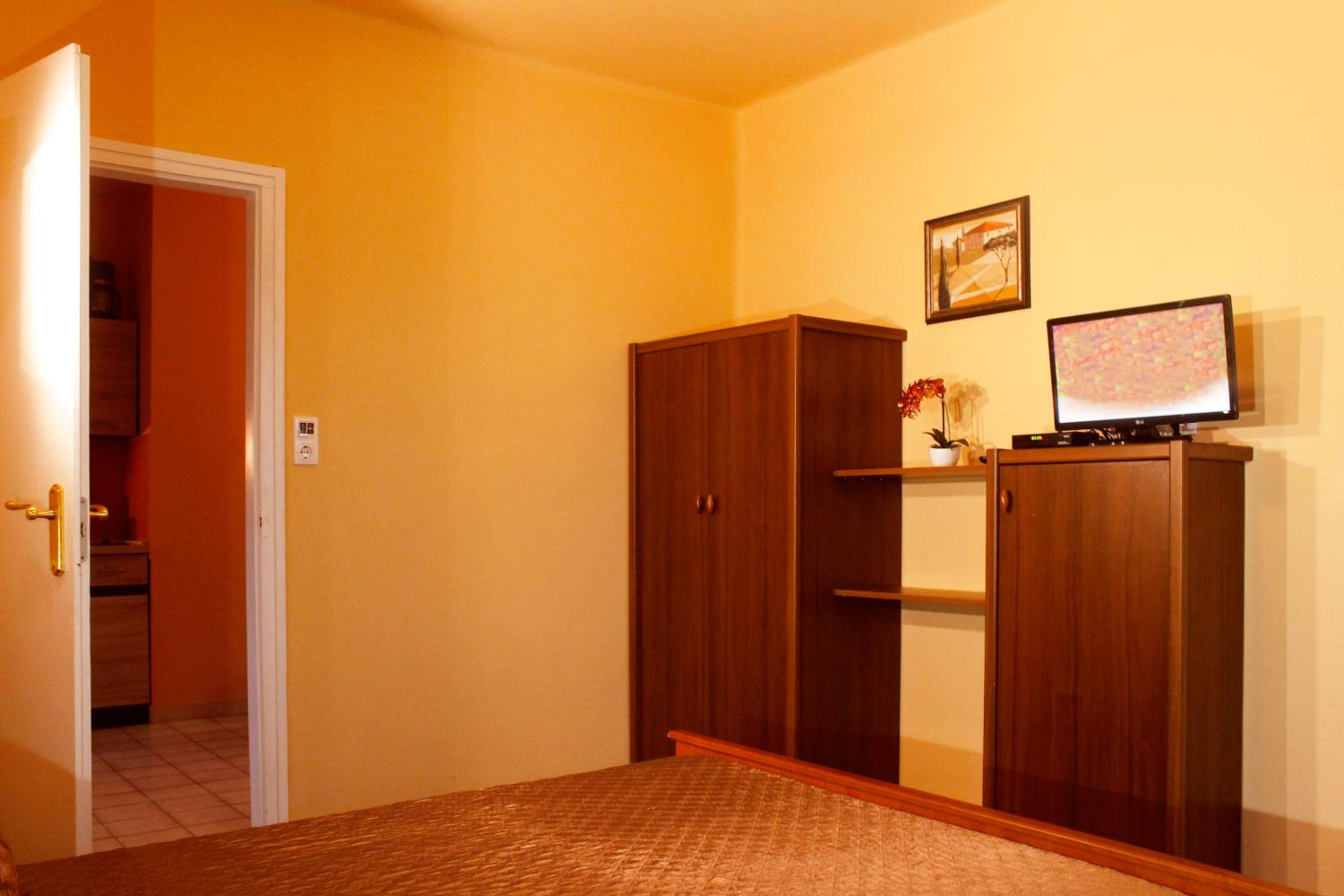 White & Quiet Apartment House view 5