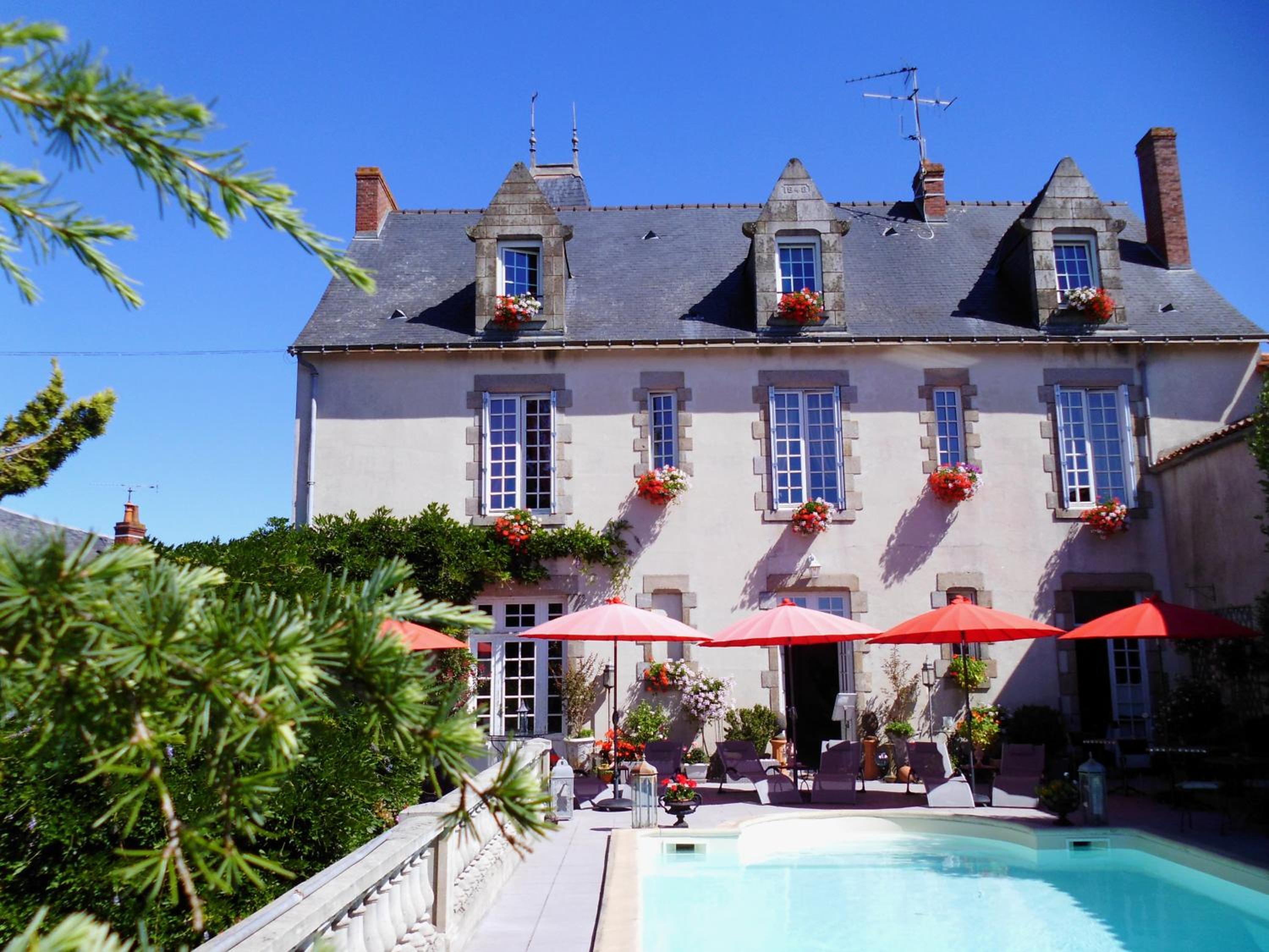 Le Petit Château view 3