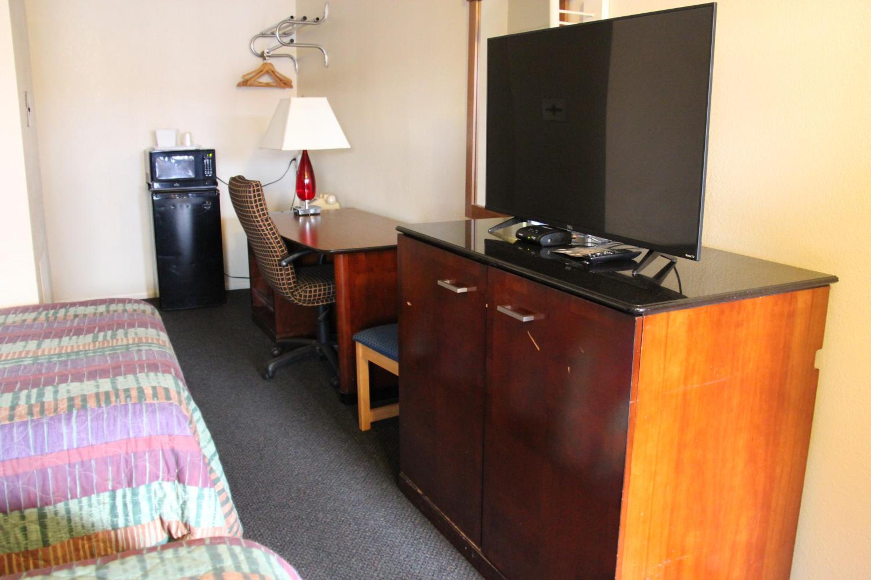 Economy Inn Safford view 4