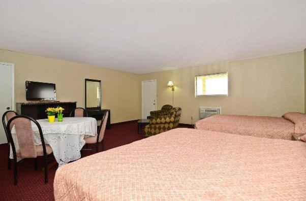 Americas Best Value Inn Refugio view 4