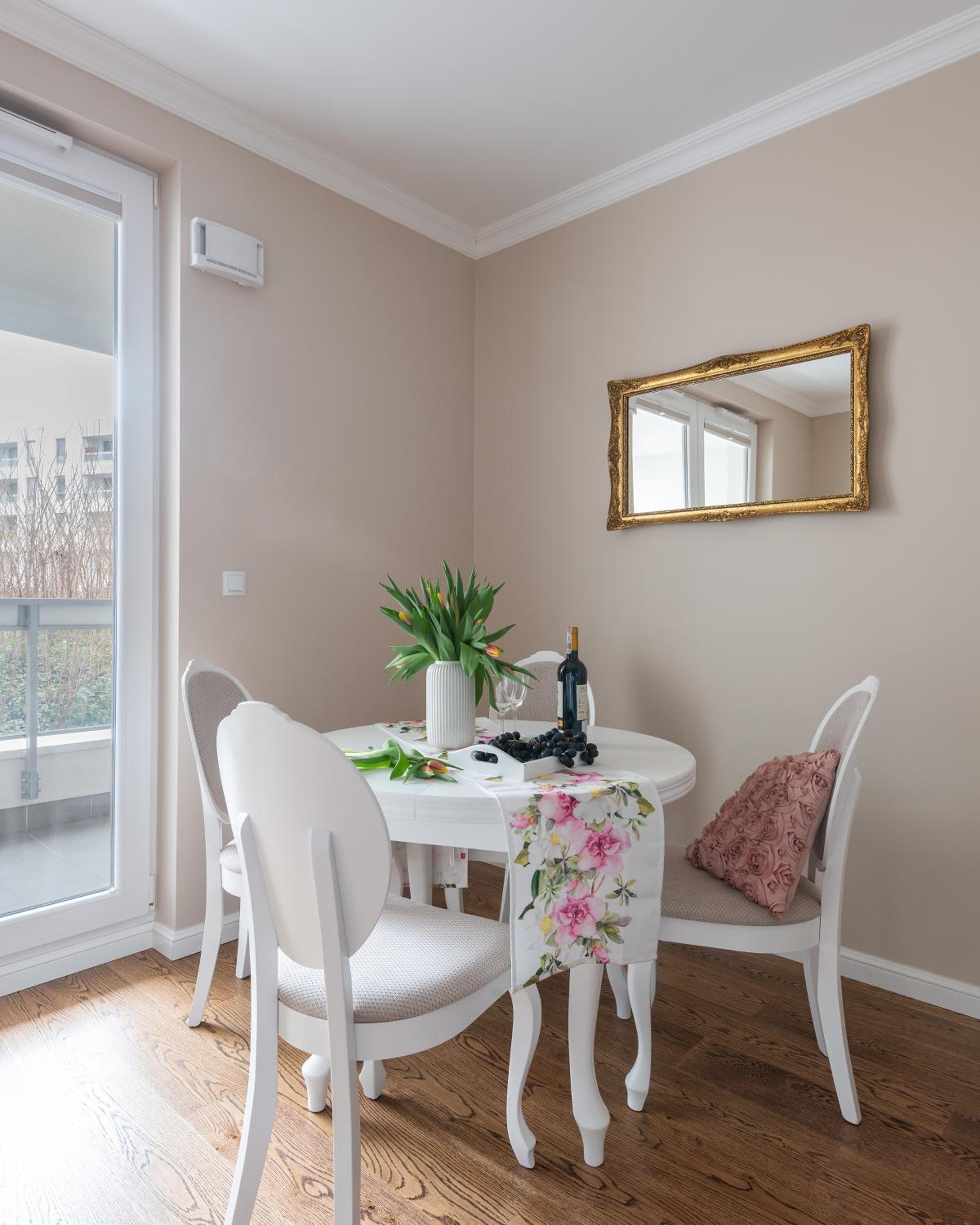 P&O Apartments near WESTFIELD ARKADIA