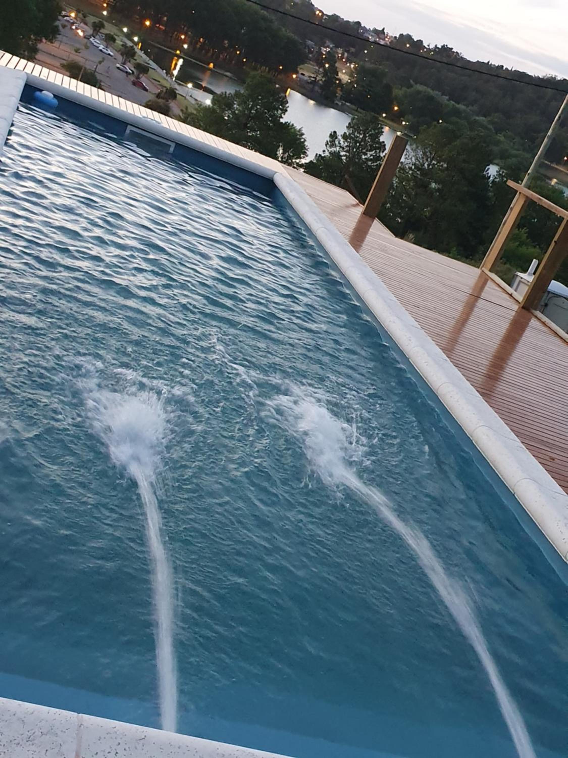 al pie de las sierras en villa del lago