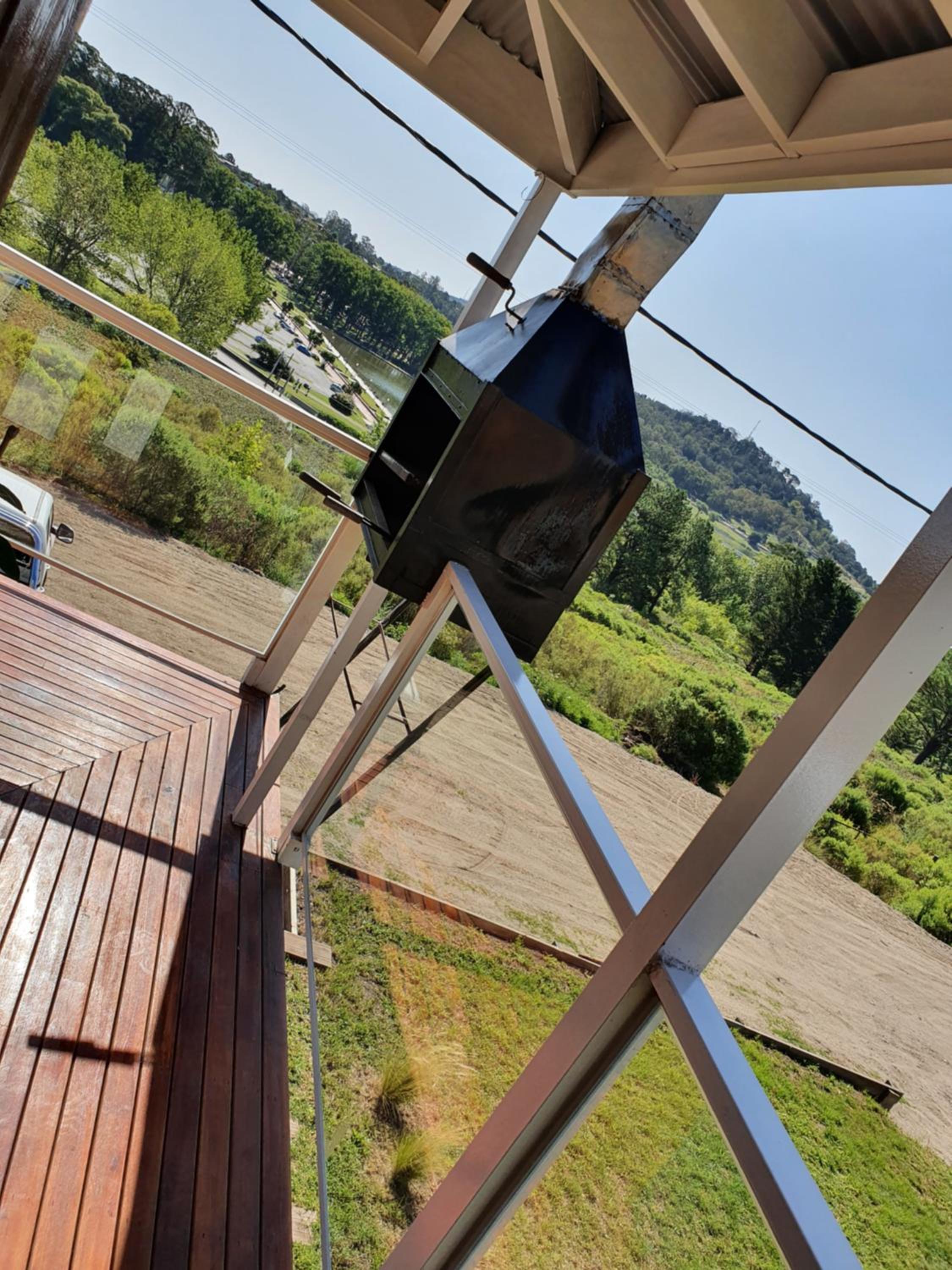 al pie de las sierras en villa del lago