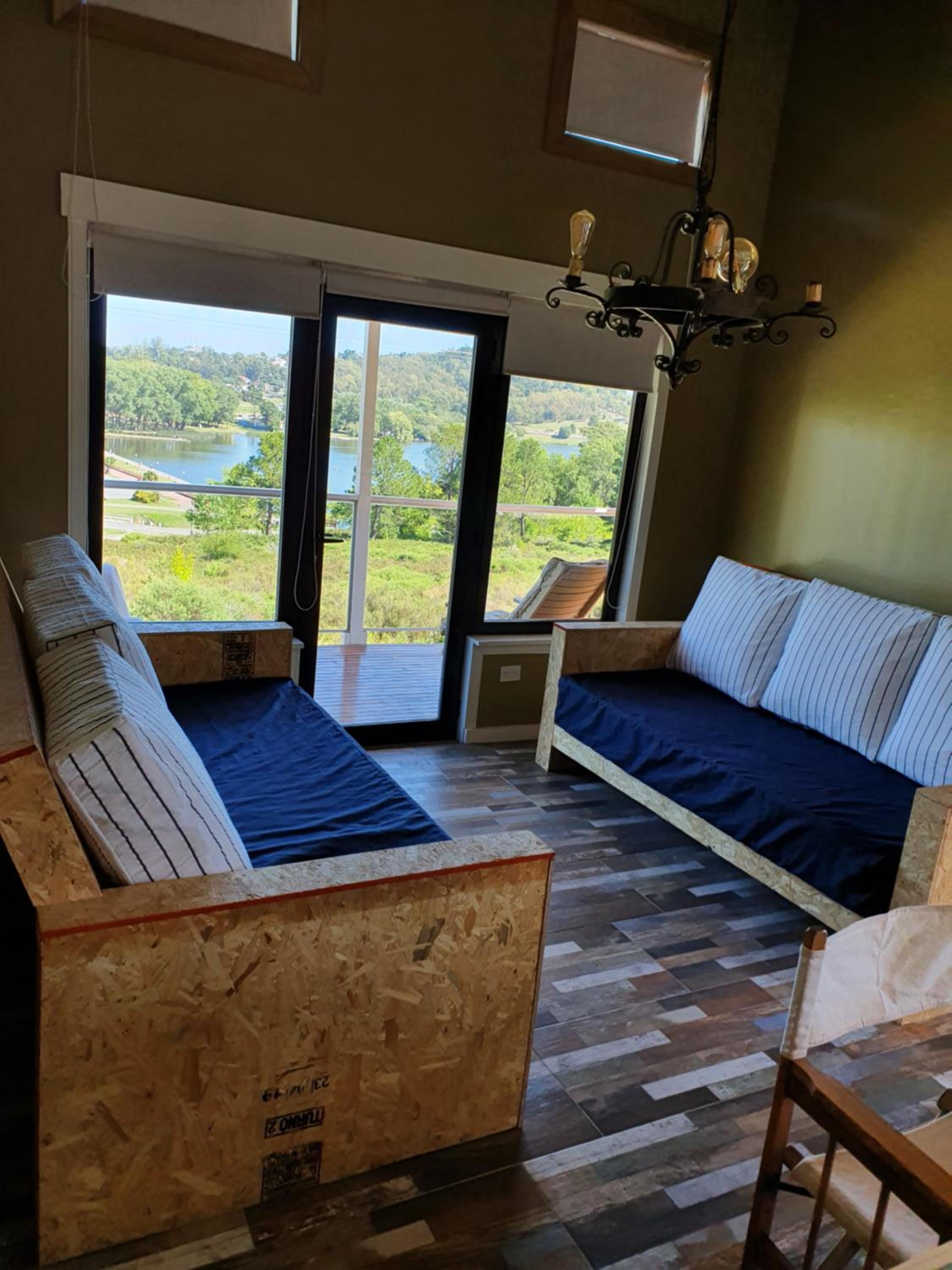 al pie de las sierras en villa del lago