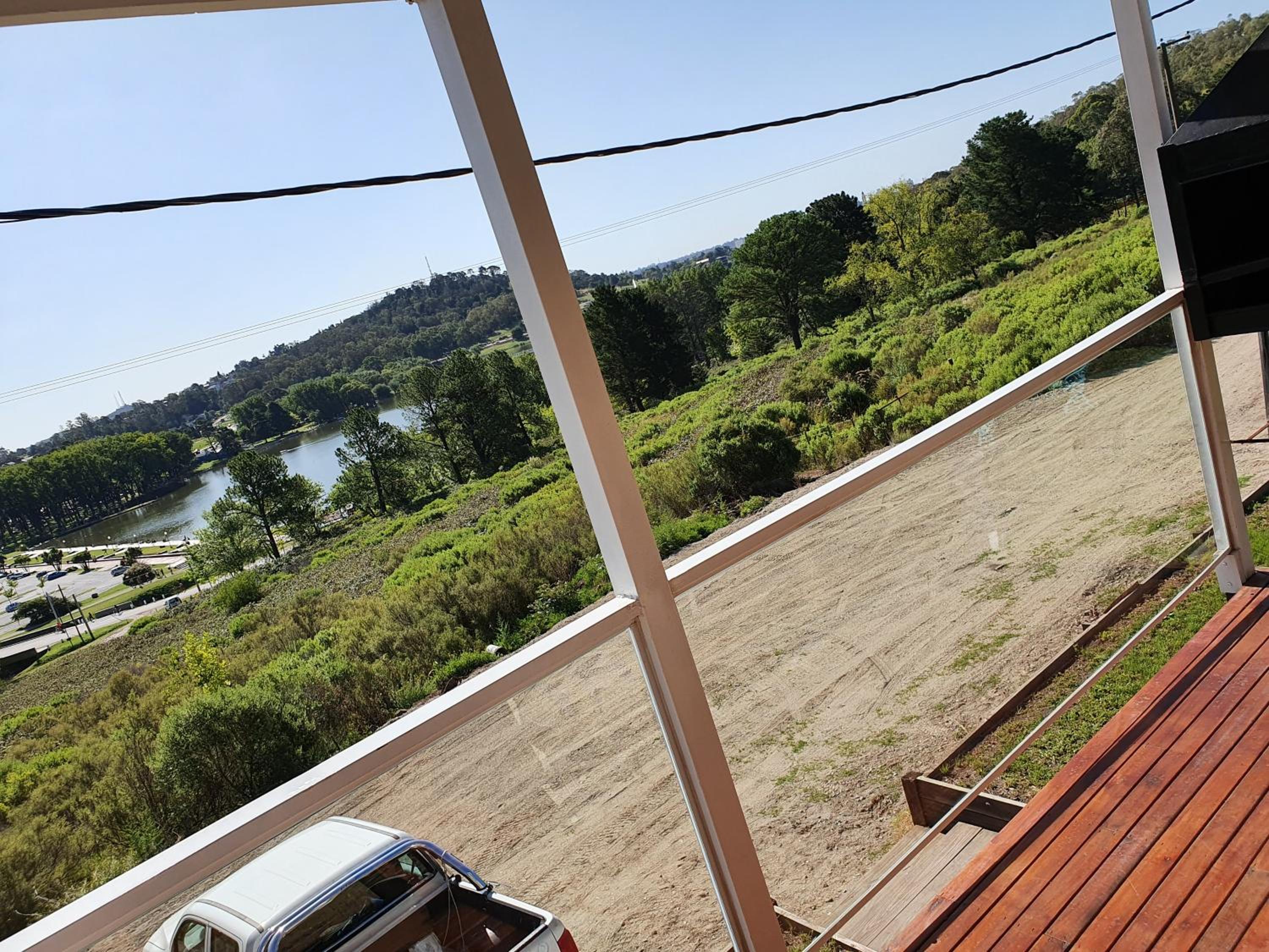 al pie de las sierras en villa del lago