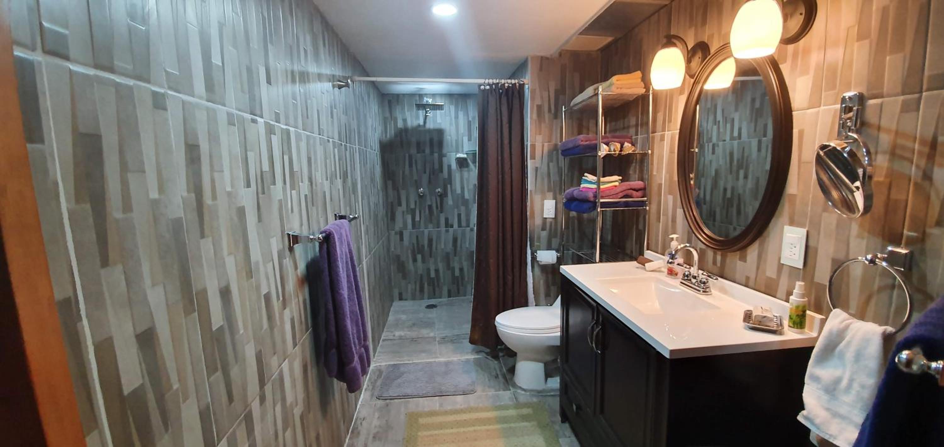 Dickinson Guest House, Guadalajara Expo