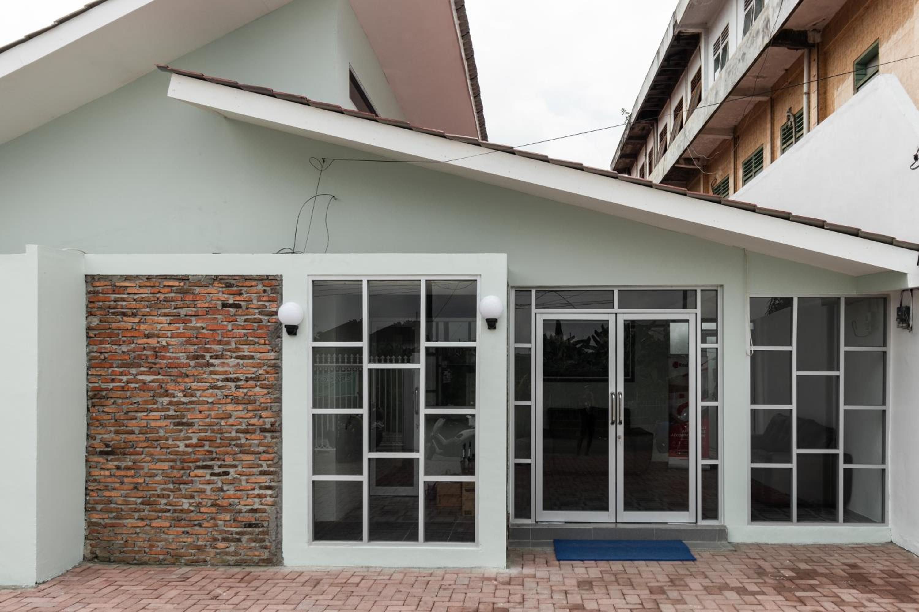 RedDoorz Plus near RS USU Medan 2 view 2