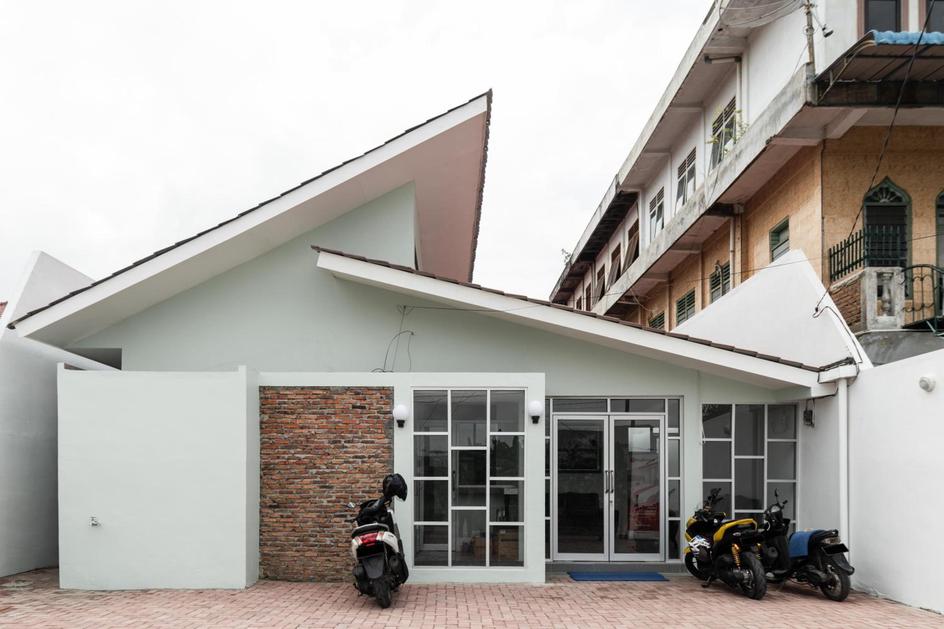 RedDoorz Plus near RS USU Medan 2 view 5