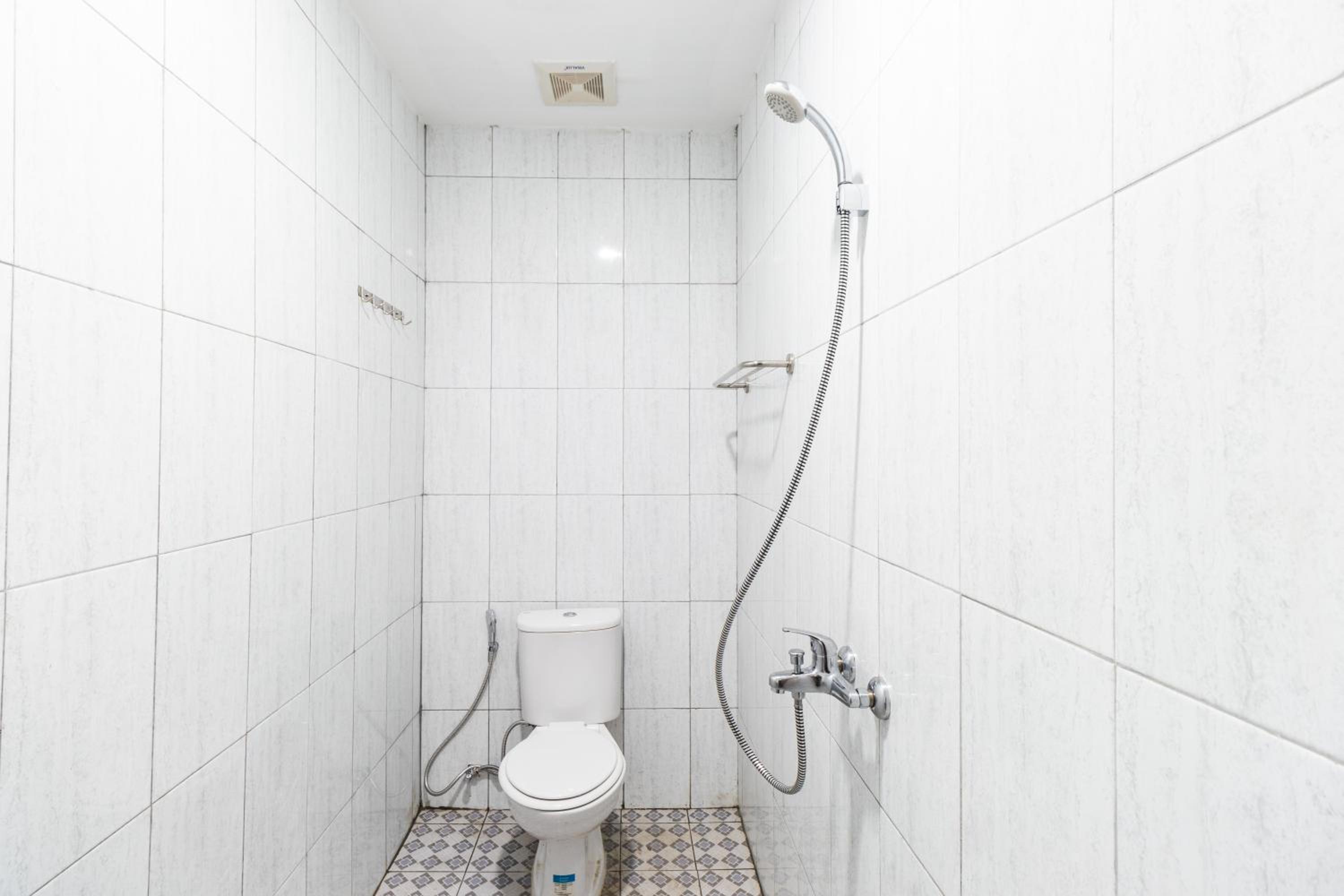 RedDoorz near Medan Amplas, Delitua - 10