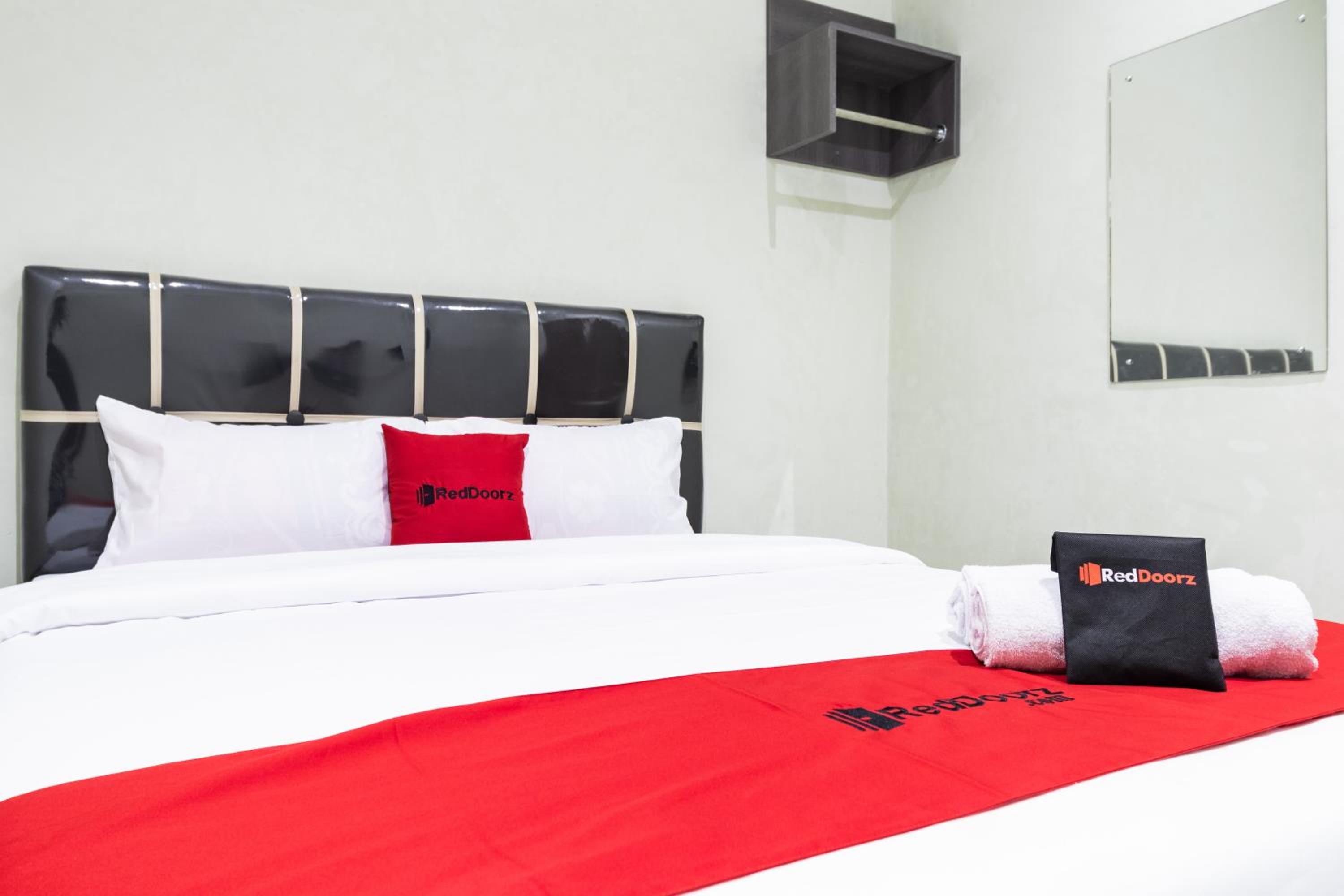 RedDoorz near Medan Amplas