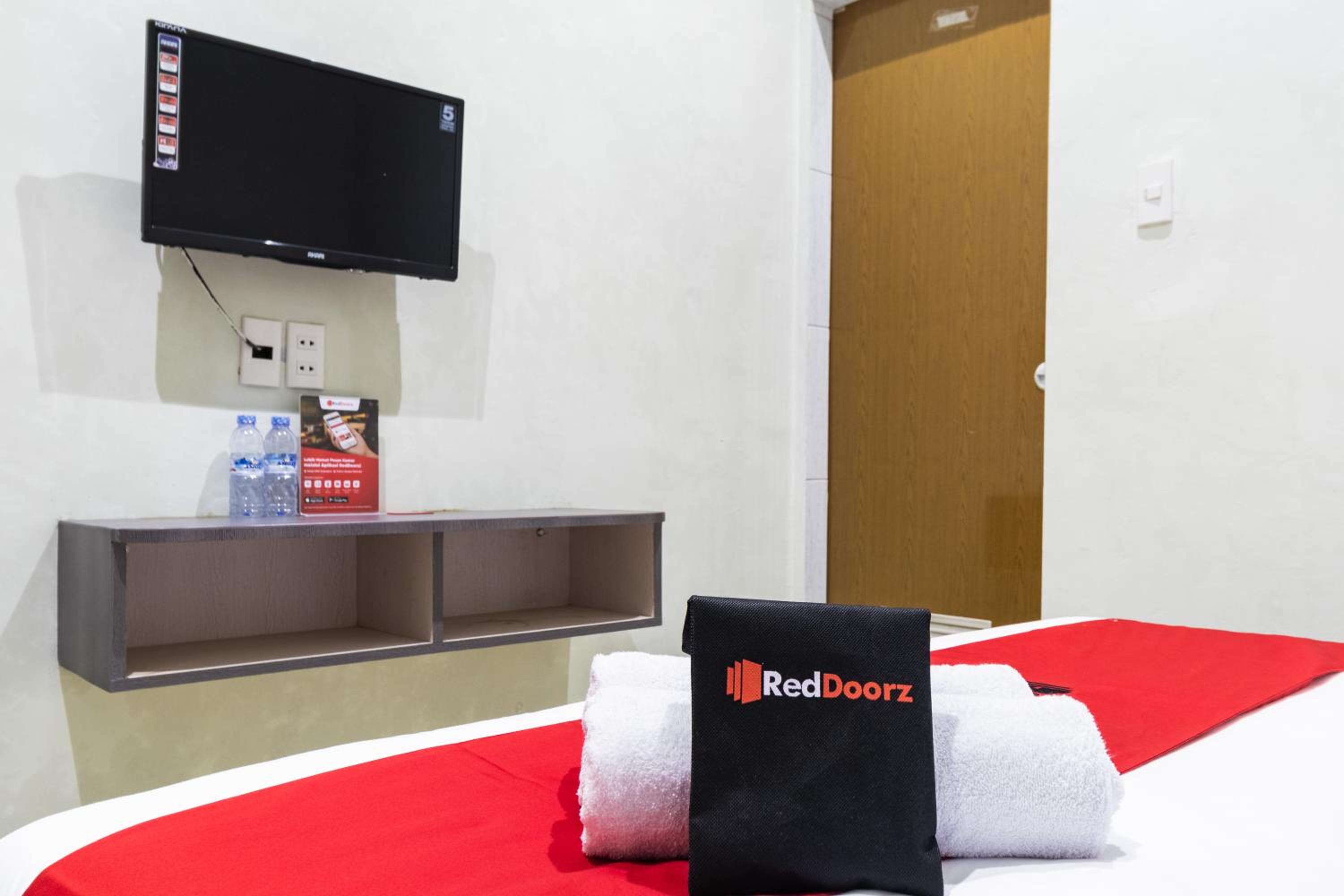 RedDoorz near Medan Amplas