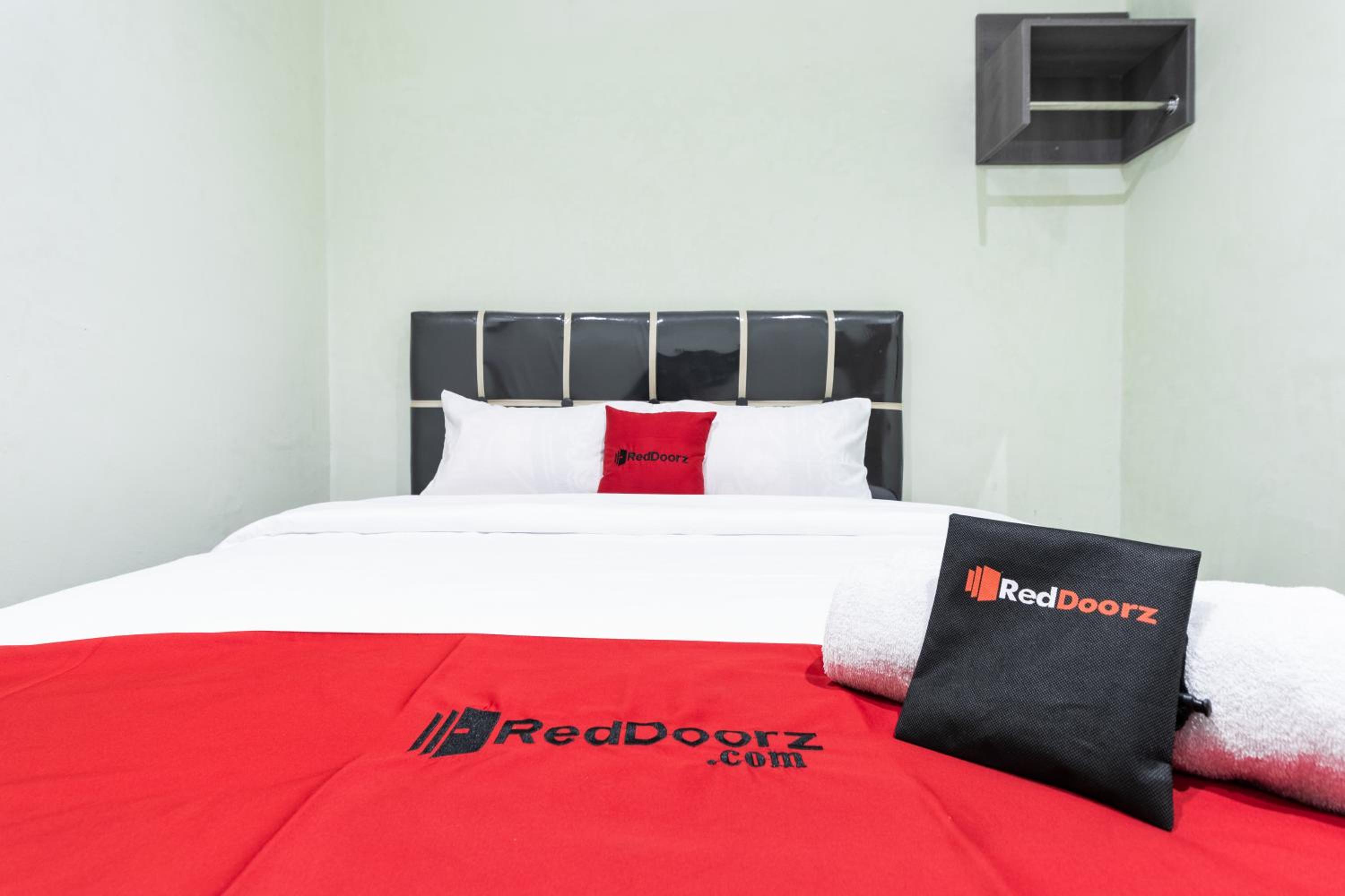 RedDoorz near Medan Amplas, Delitua - 16