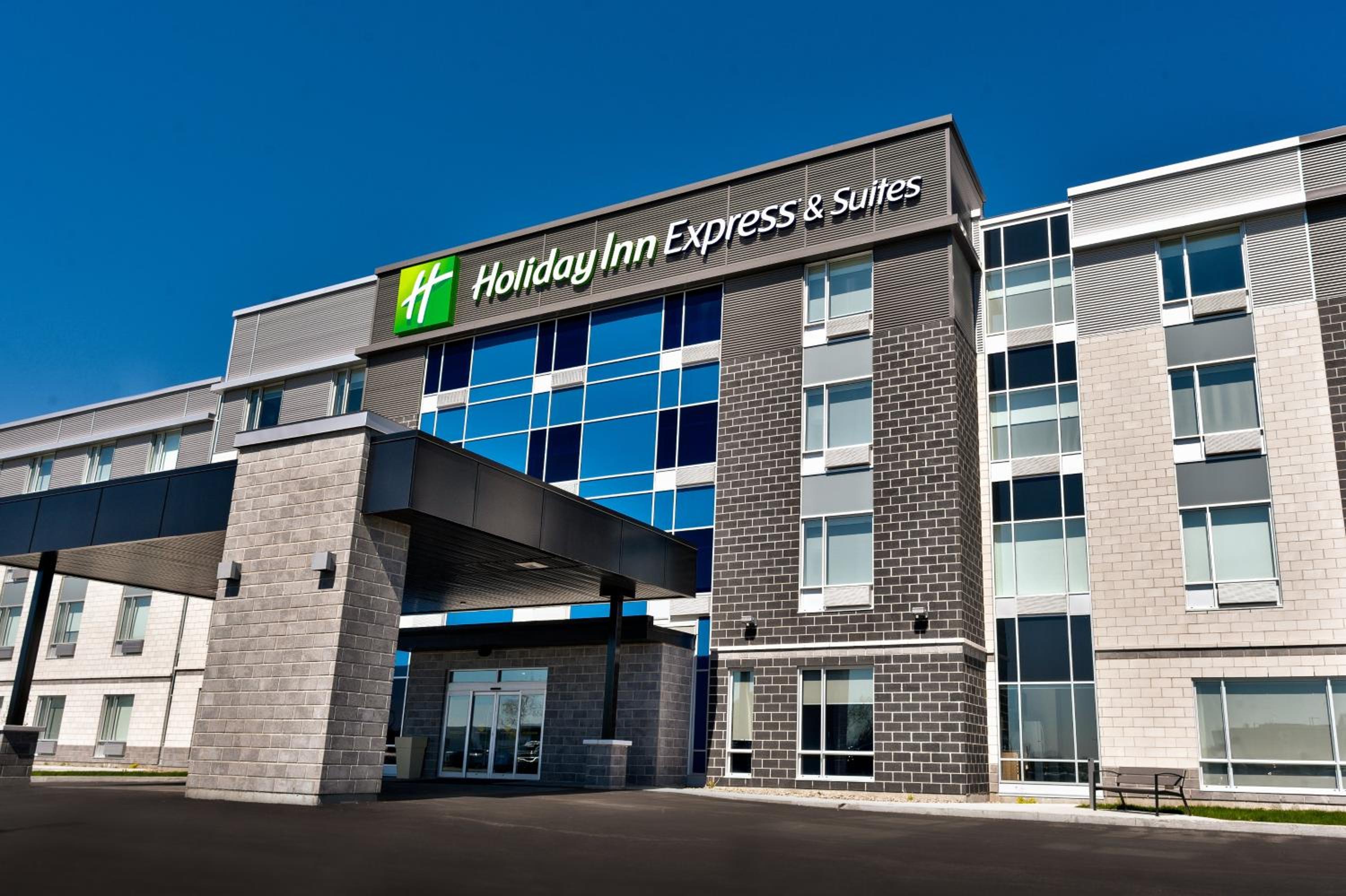 Trois-rivieres Vacations - Holiday Inn Express  Suites - Trois Rivieres Ouest, an IHG Hotel - Property Image 1