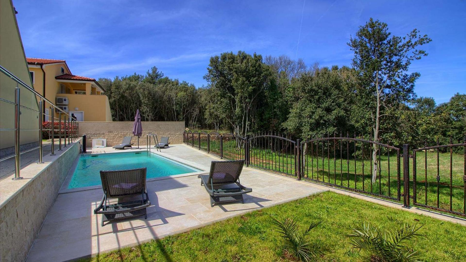 Luxury Vila compelx Mar-Marisol with 2 pools and 8 bedrooms, 200m from the beach view 3