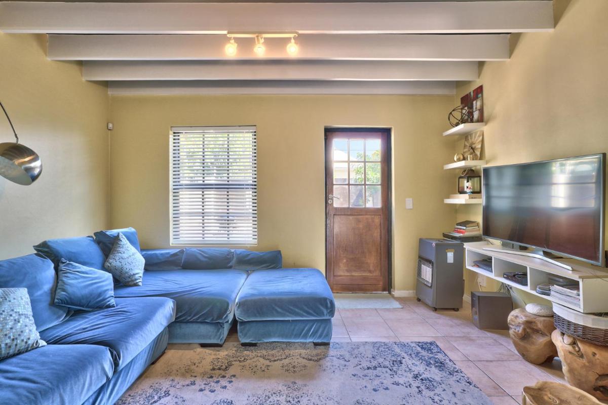 Milton mews, Cape Town, photo 2 of 16