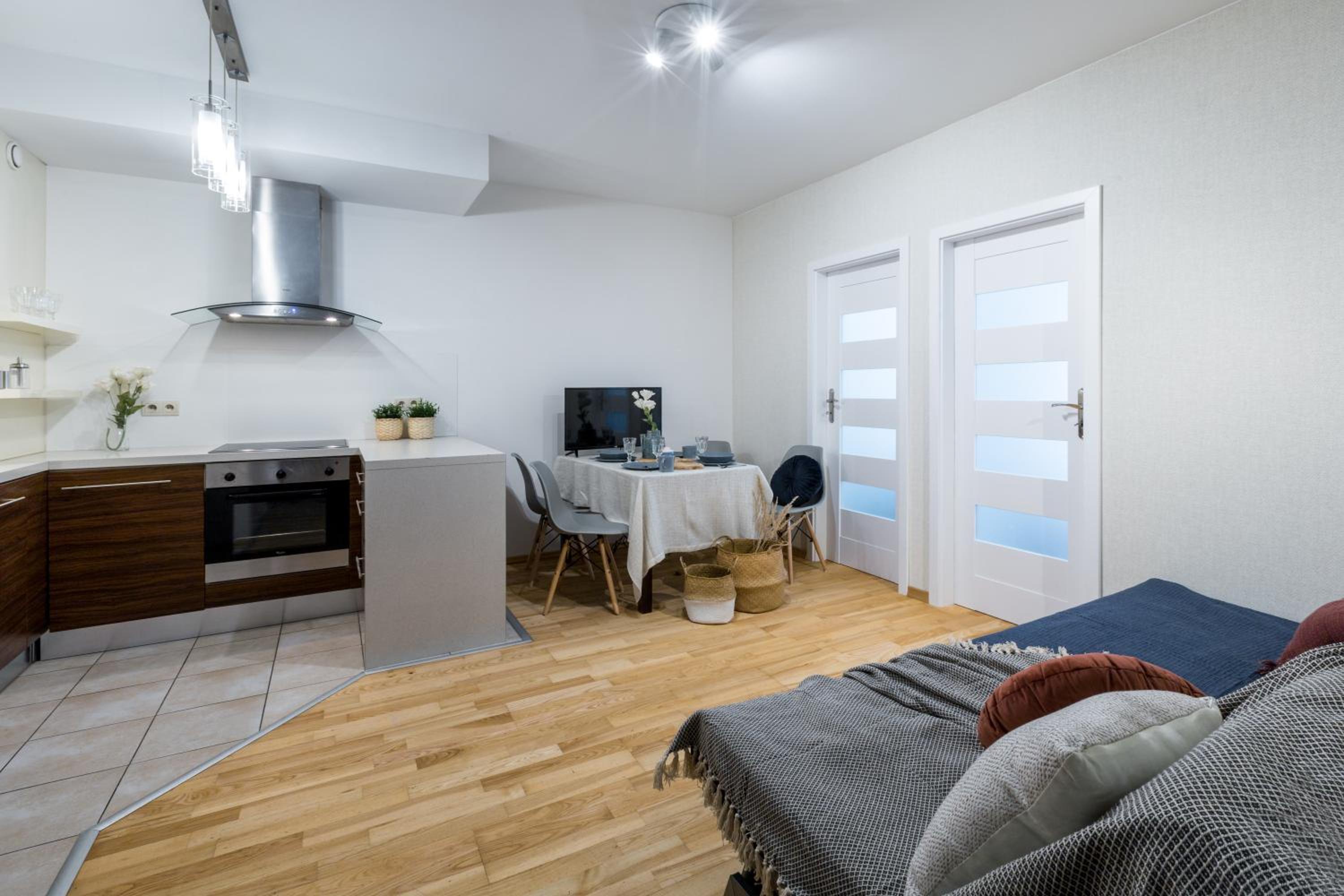 Friendhouse Apartments Angel City view 5