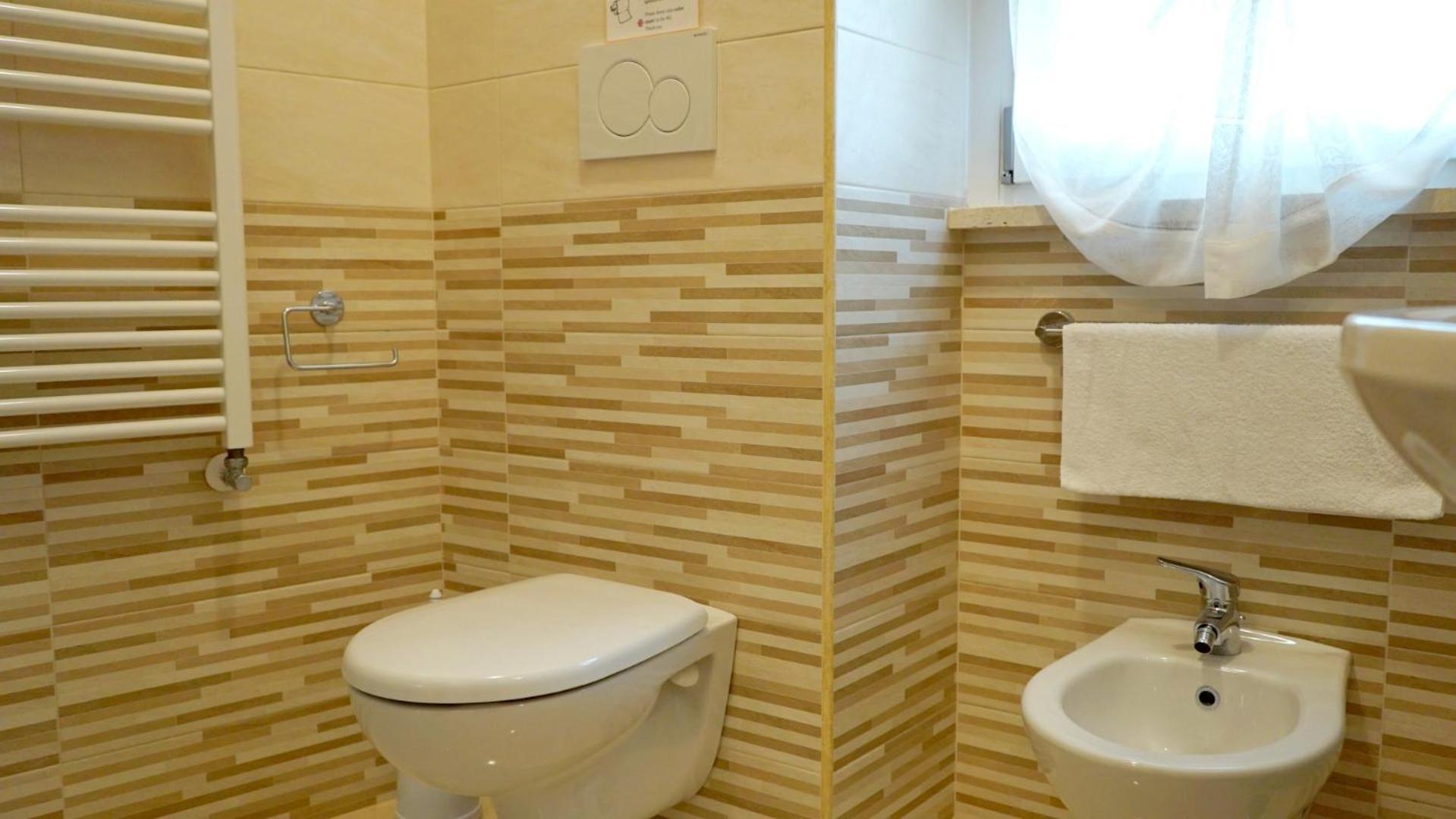 La Lanterna Sul Comò en Civitavecchia — bathroom