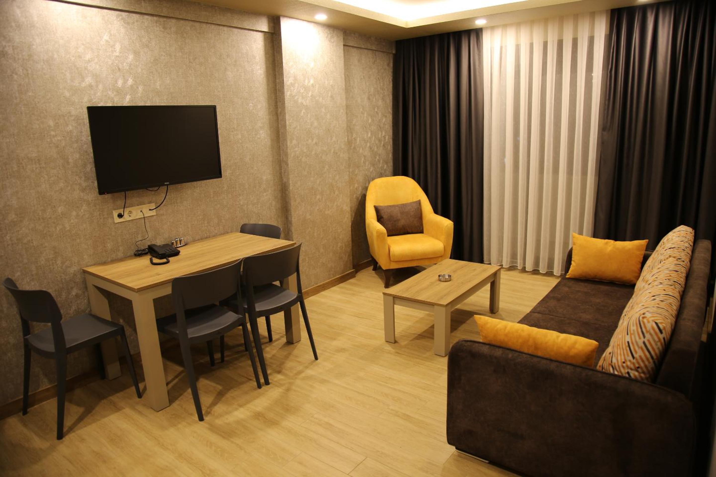 Golden World Suite Hotel - Image 11