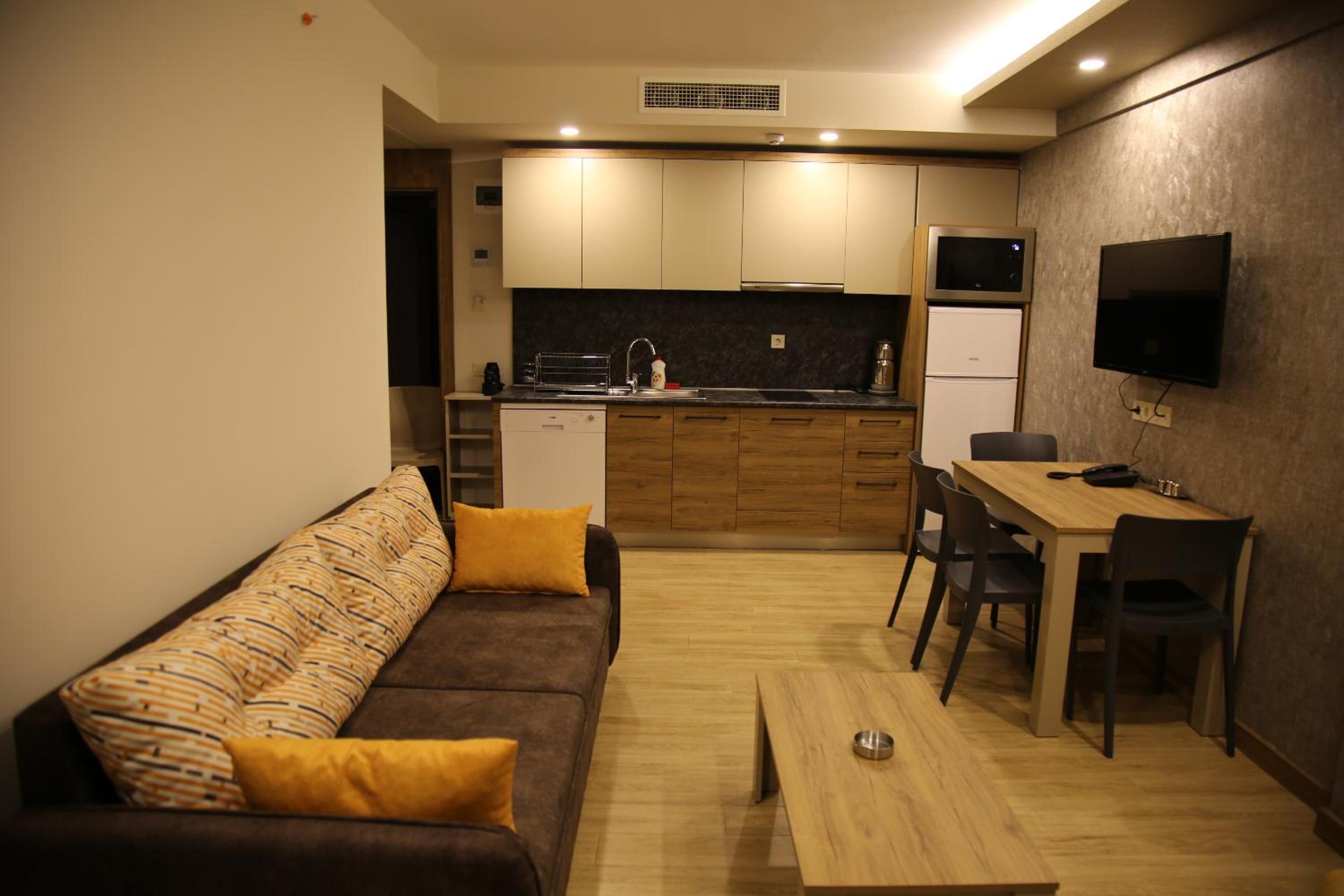 Golden World Suite Hotel - Image 12