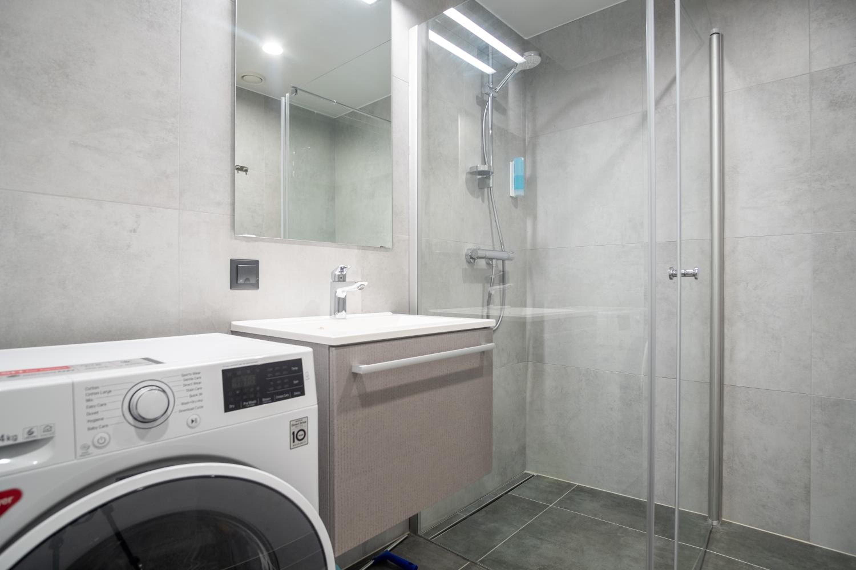 Dream Stay - Brand New Apartment with Balcony & Free Parking view 2