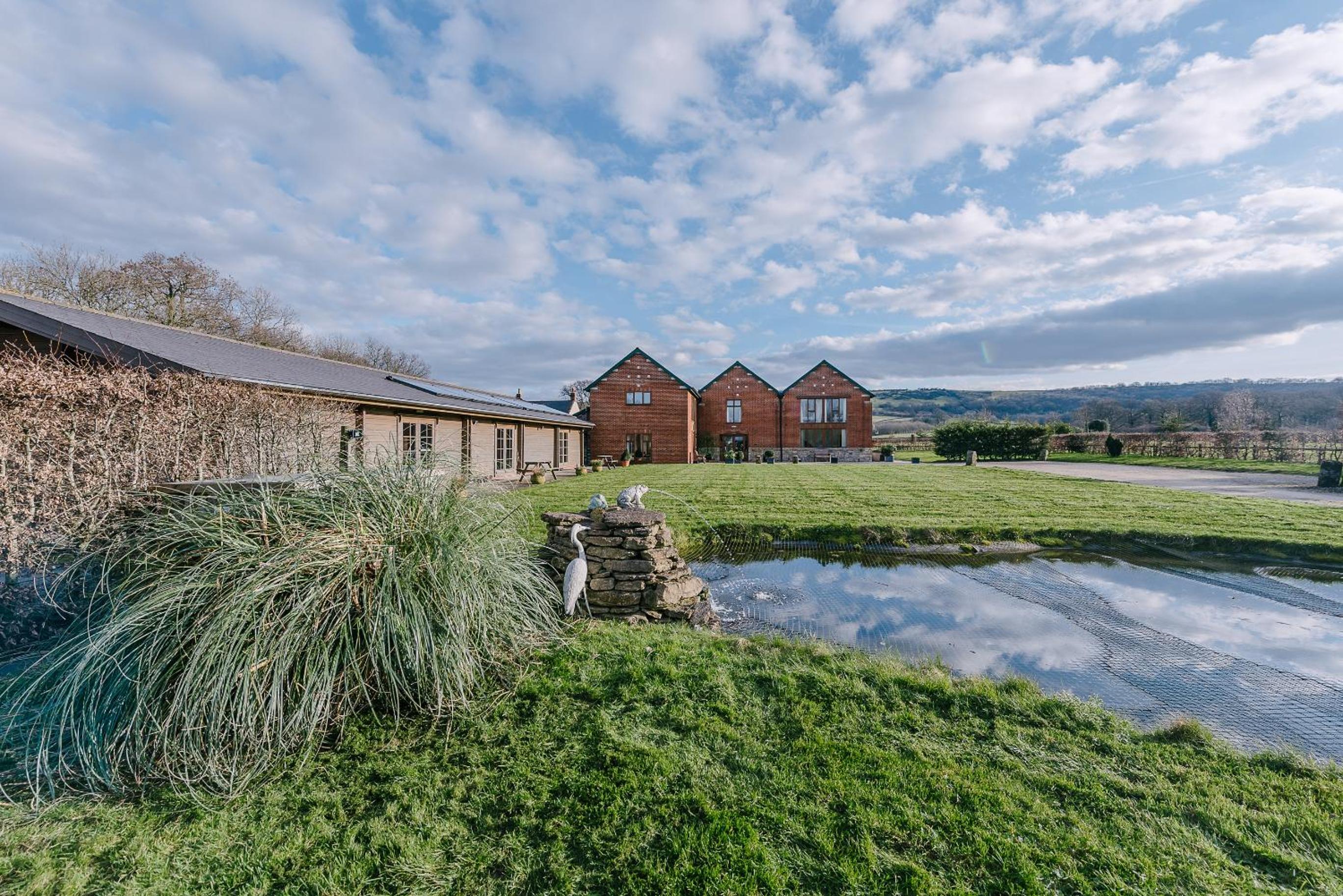 Hotel The Victorian Barn, Self-Catering Holidays With Pool And Hot Tubs, Dorset