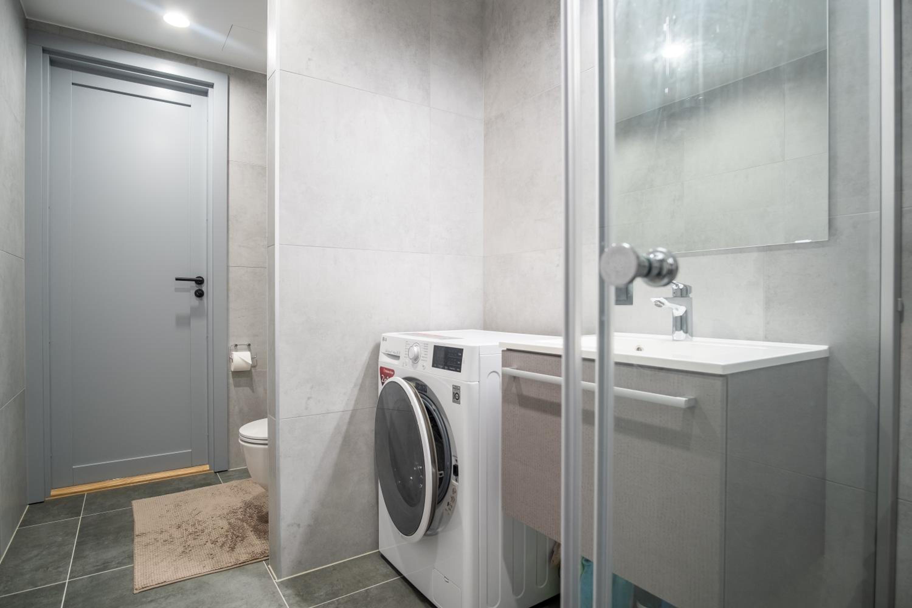 Dream Stay - Brand New Apartment with Balcony & Free Parking view 3