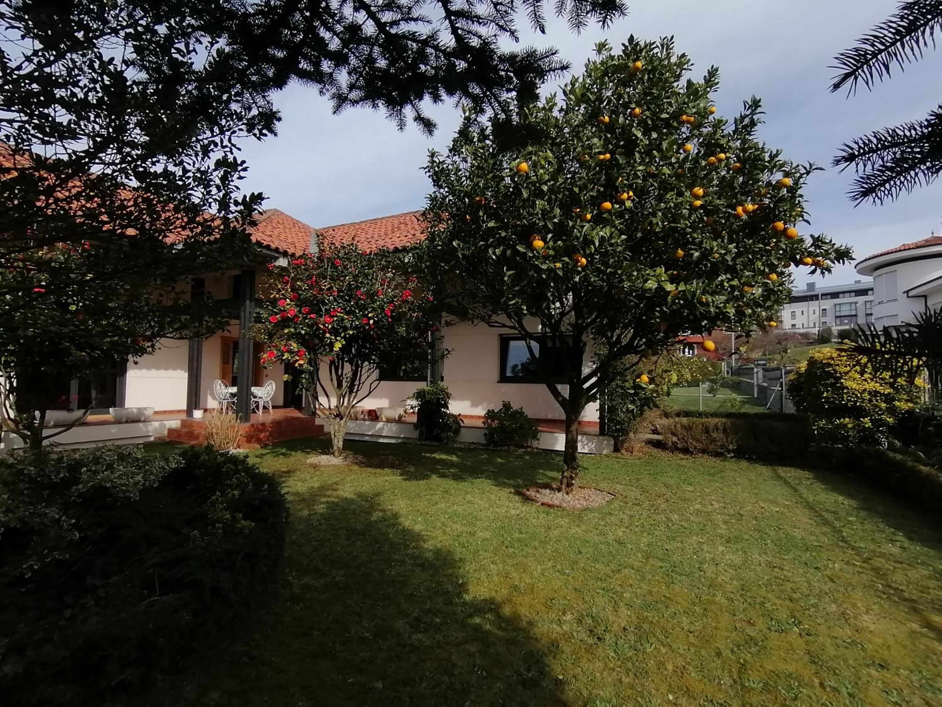 Gestiona2R- Casa grande para 12 en Llanes 6 dormitorios Jardín y espacio exterior view 5