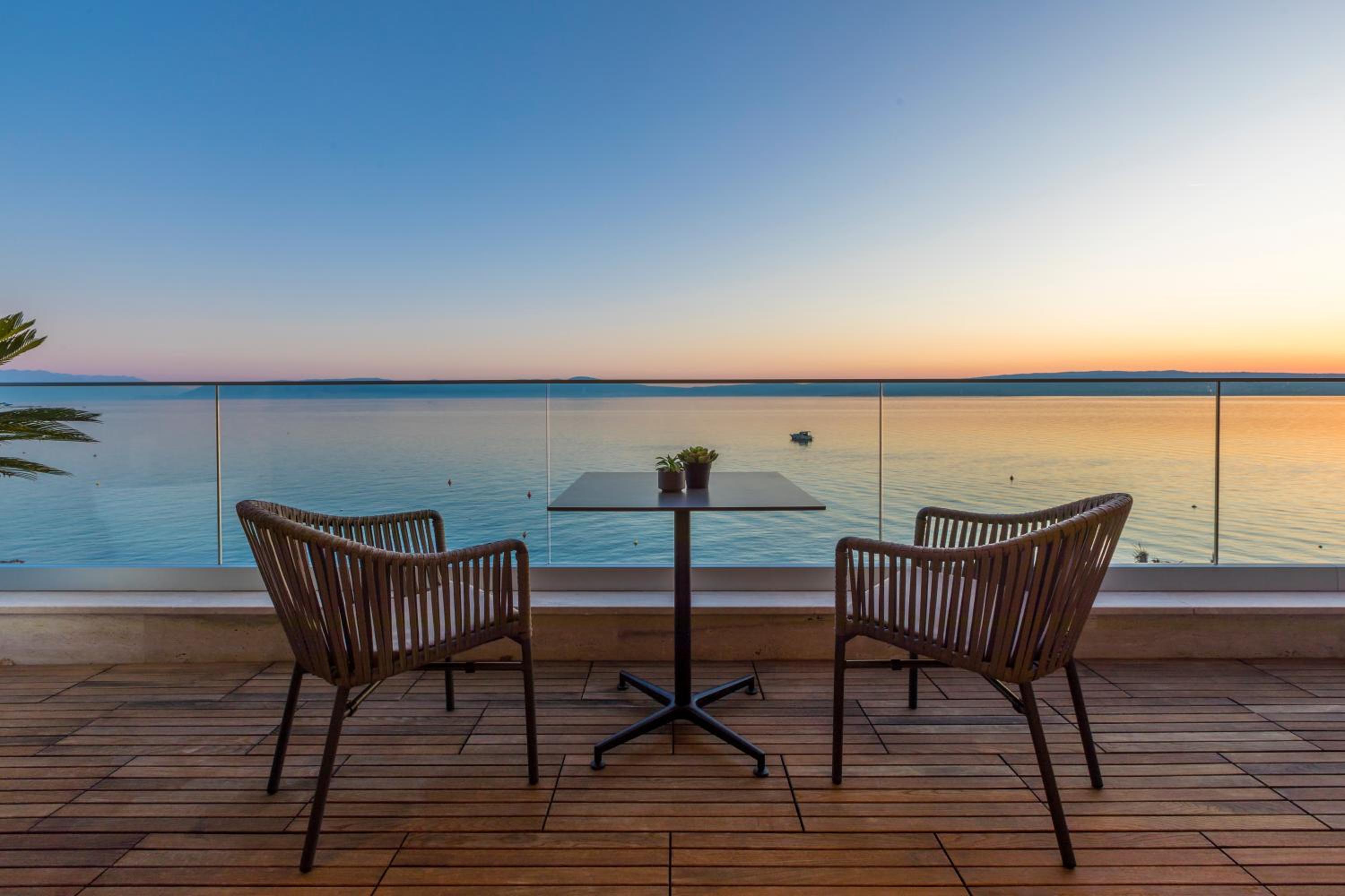 BEACH FRONT VILLA FRAN - DELUXE SEA VIEW SUITE with private jacuzzi # 3 view 5