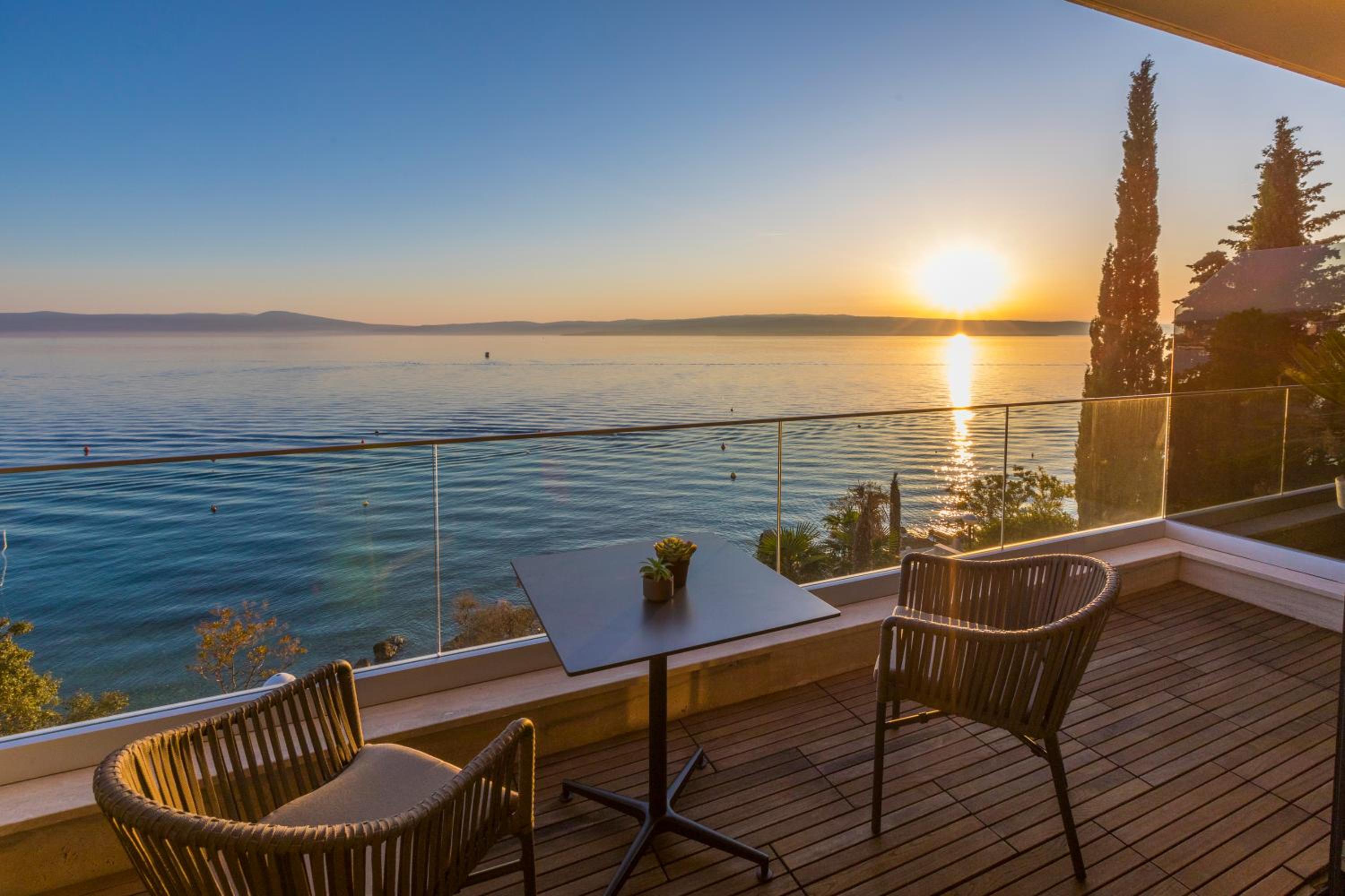 BEACH FRONT VILLA FRAN - DELUXE SEA VIEW SUITE with private jacuzzi # 3 view 4