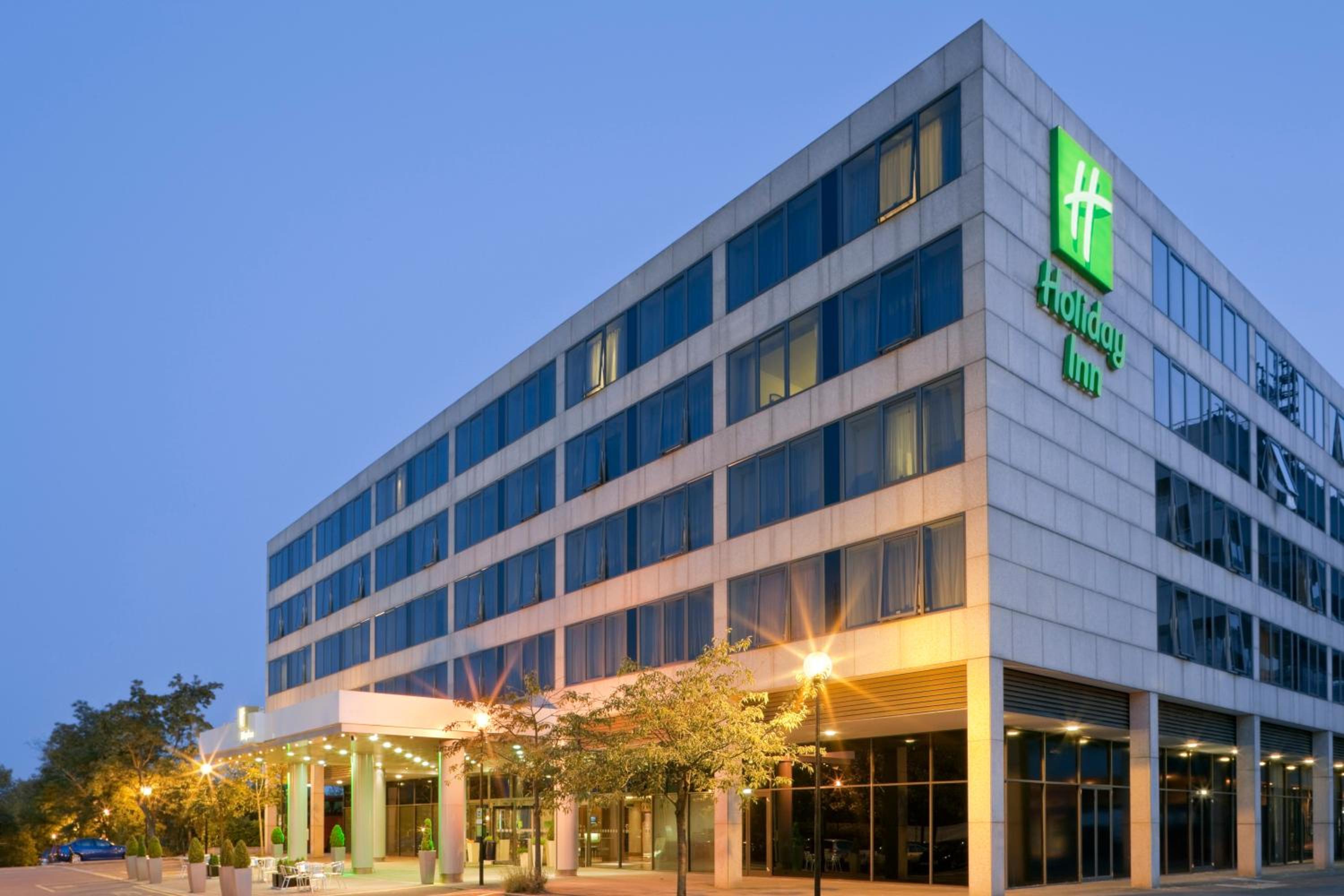 Milton Keynes Vacations - Holiday Inn Milton Keynes Central, an IHG Hotel - Property Image 1