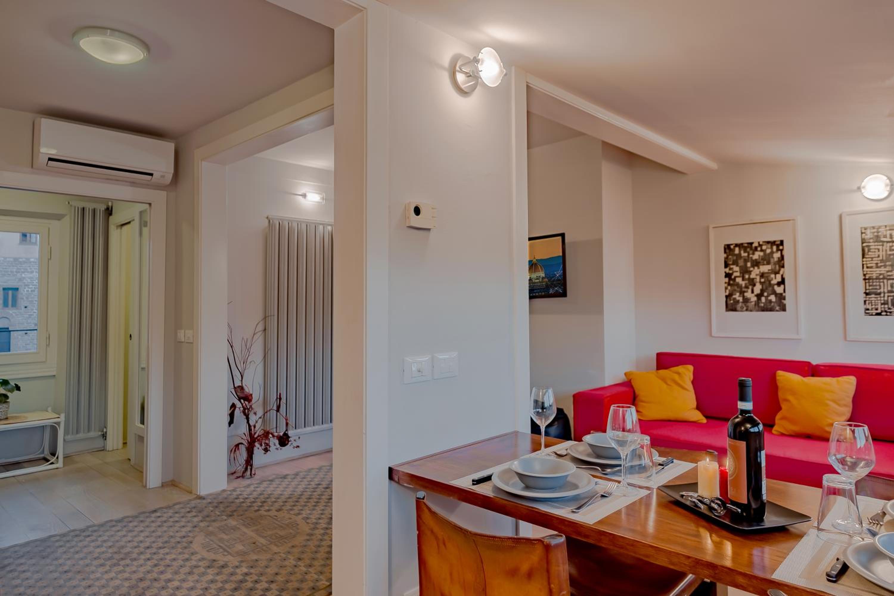 SKYLINE FLORENCE APARTMENT