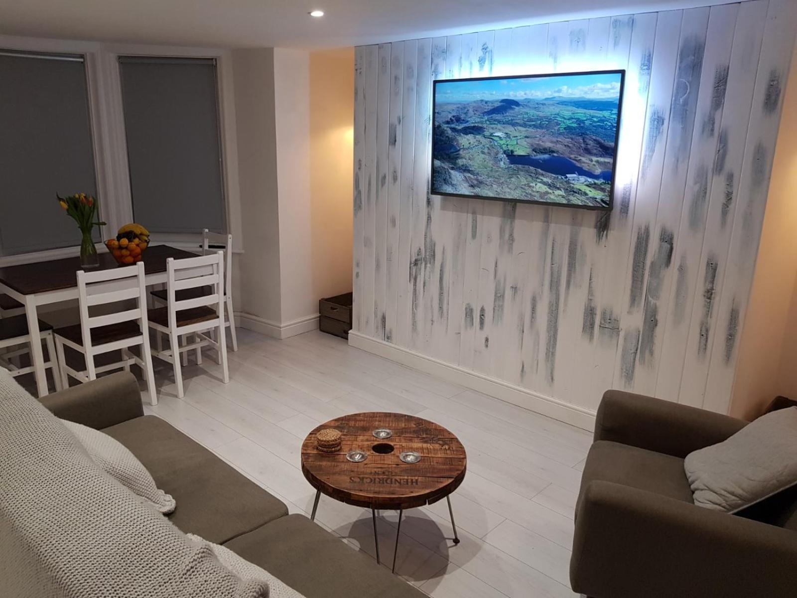 Cottage Apartment by Seaside Llandudno view 3