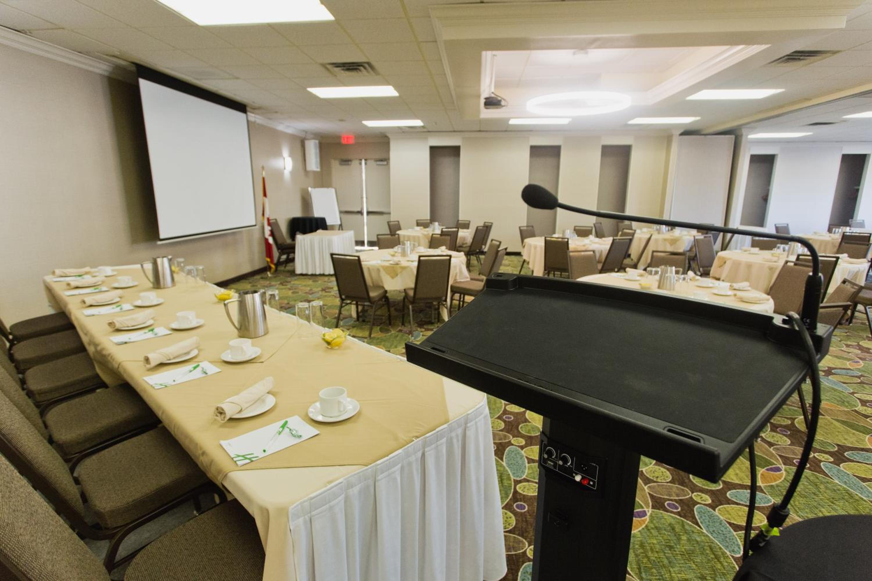 Peterborough Vacations - Holiday Inn Hotel Peterborough Waterfront, an IHG Hotel - Property Image 9