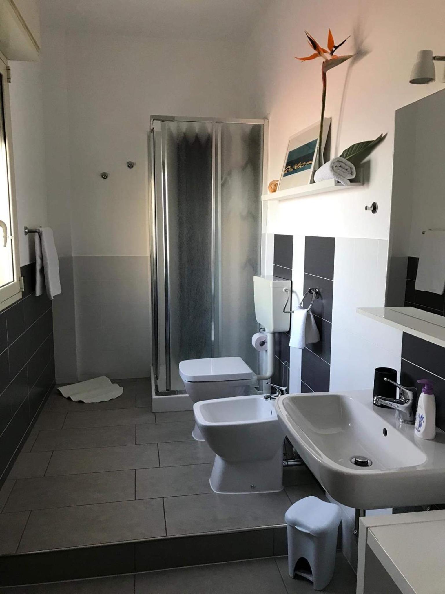 La Scogliera en Avola — bathroom