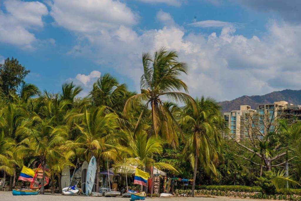 Acogedor con vista al mar en Condominio Zazue a 300 metros de la playa Bellohorizonte Santa Marta