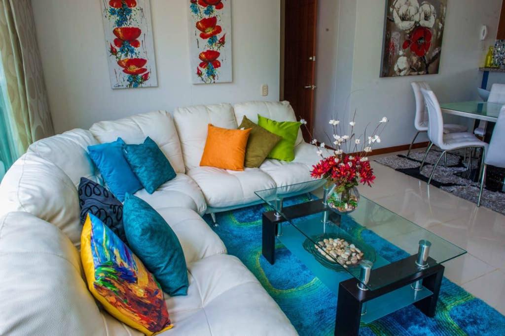 Acogedor con vista al mar en Condominio Zazue a 300 metros de la playa Bellohorizonte Santa Marta