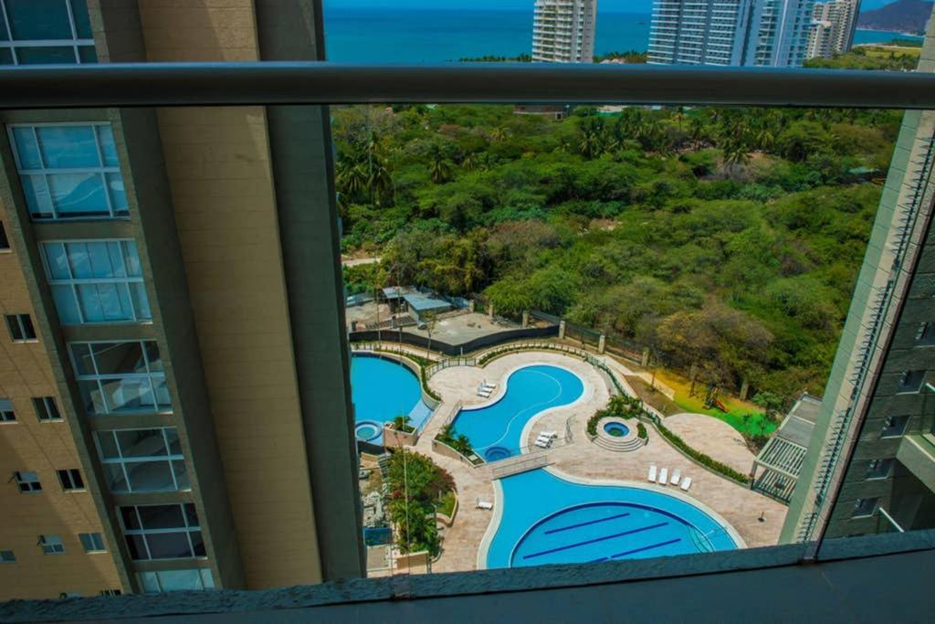 Acogedor con vista al mar en Condominio Zazue a 300 metros de la playa Bellohorizonte Santa Marta