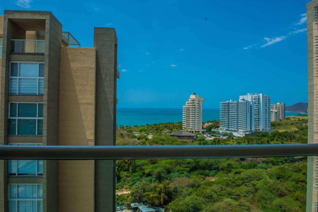 Acogedor con vista al mar en Condominio Zazue a 300 metros de la playa Bellohorizonte Santa Marta