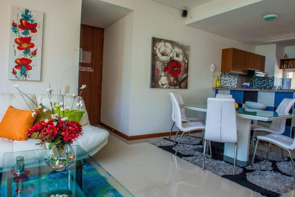 Acogedor con vista al mar en Condominio Zazue a 300 metros de la playa Bellohorizonte Santa Marta