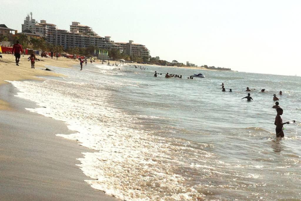 Acogedor con vista al mar en Condominio Zazue a 300 metros de la playa Bellohorizonte Santa Marta