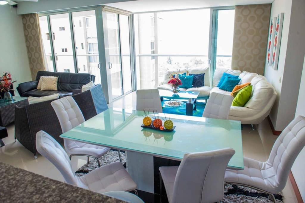 Acogedor con vista al mar en Condominio Zazue a 300 metros de la playa Bellohorizonte Santa Marta