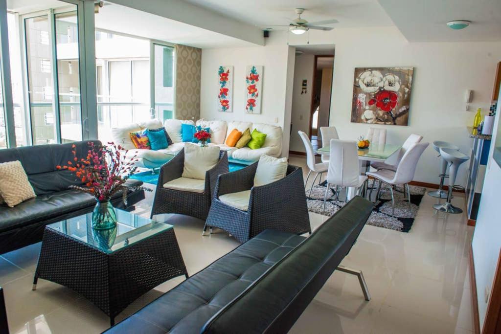 Acogedor con vista al mar en Condominio Zazue a 300 metros de la playa Bellohorizonte Santa Marta