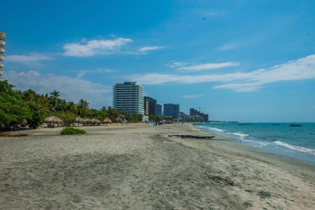 Acogedor con vista al mar en Condominio Zazue a 300 metros de la playa Bellohorizonte Santa Marta