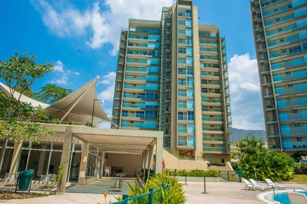 Acogedor con vista al mar en Condominio Zazue a 300 metros de la playa Bellohorizonte Santa Marta